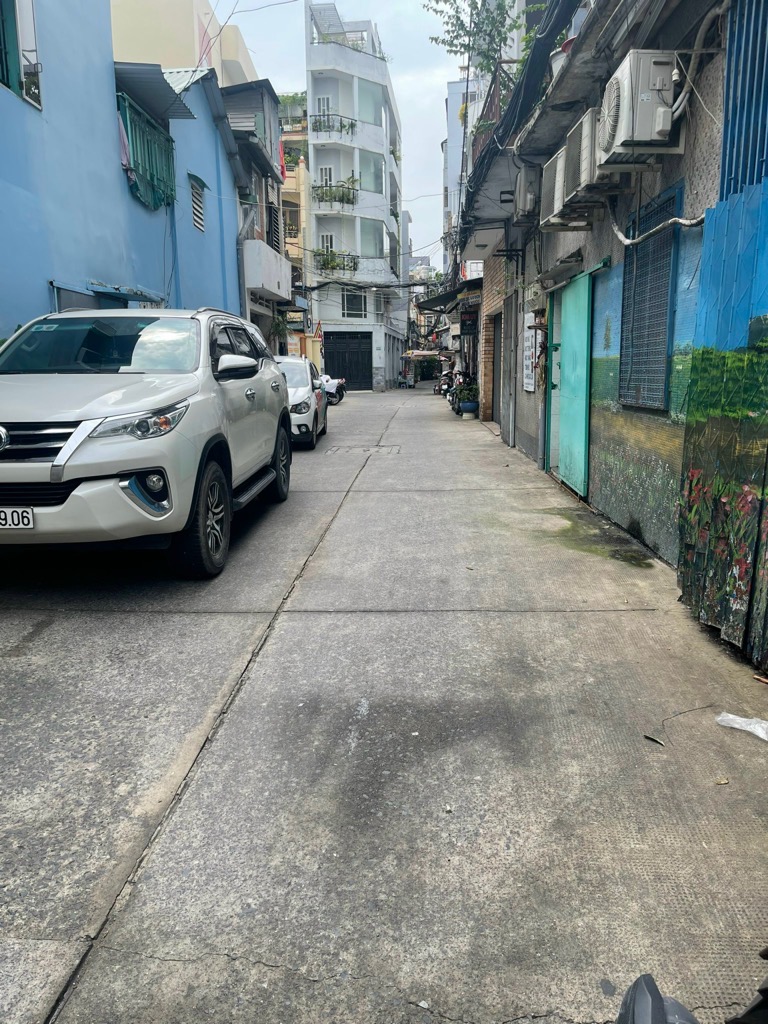 Nhà 2 tầng trung tâm Quận 10, 3 phòng ngủ, giá hấp dẫn