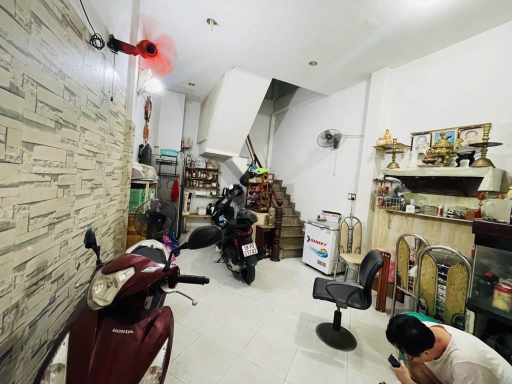 Bán nhà riêng Tân Bình gần chợ Phạm Văn Hai, 5 tầng, giá 5,8 tỷ