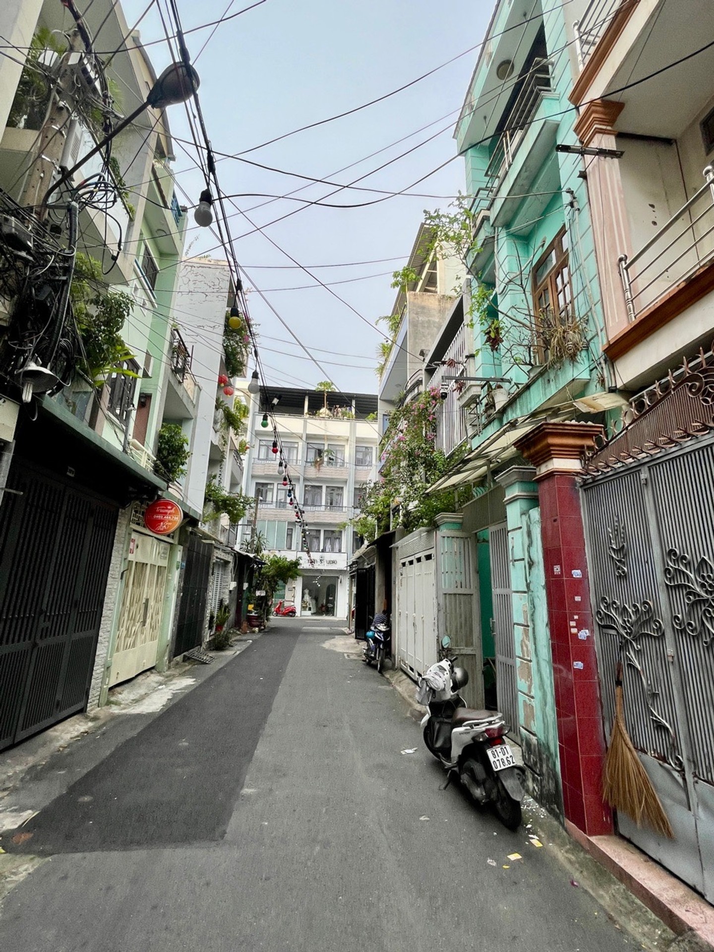 Bán nhà riêng 3 tầng tại Đồng Xoài, vị trí trung tâm, 58 m2, pháp lý cơ sở, giá 9.8 tỷ đồng