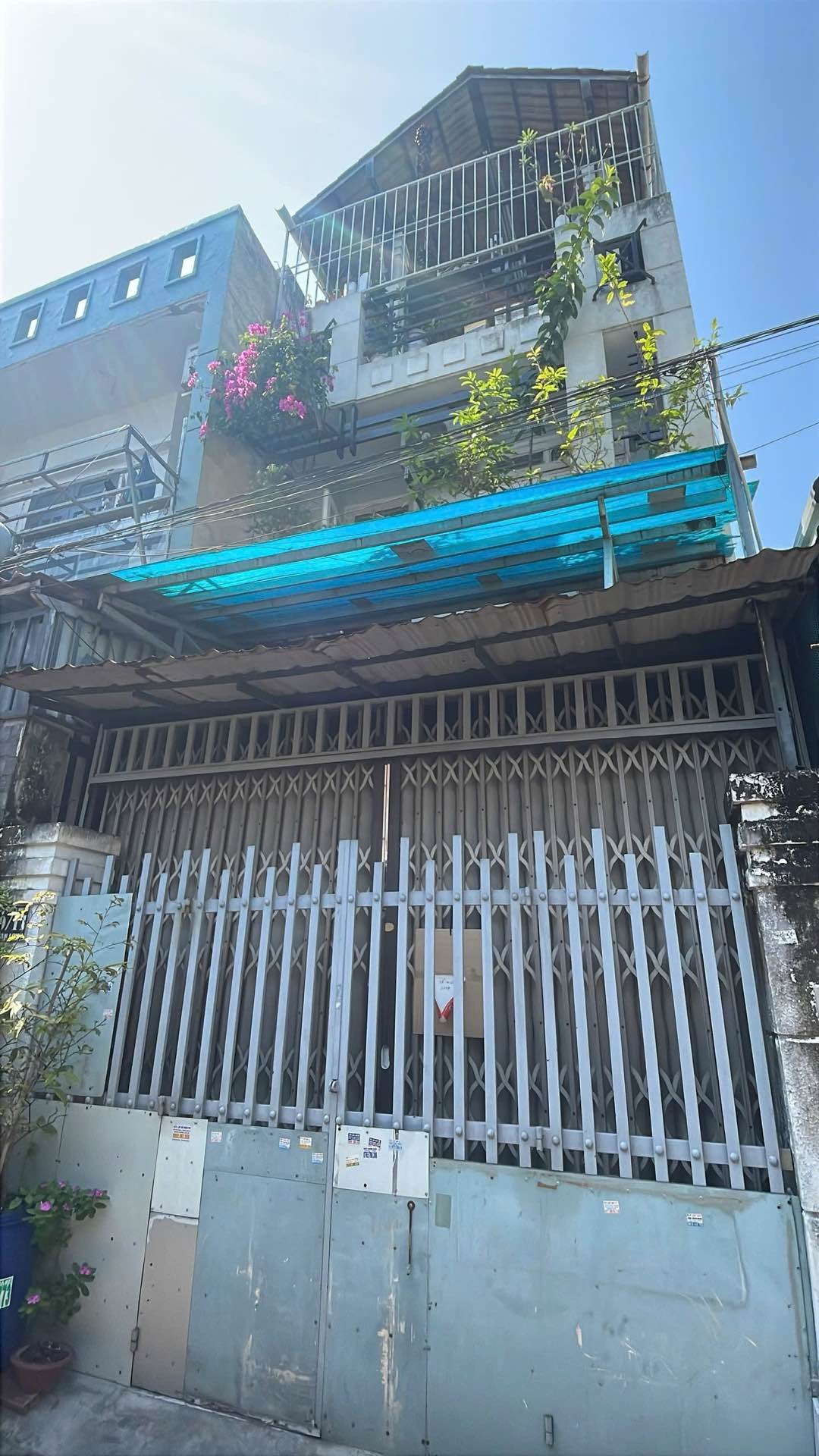 Nhà 3 tầng 2 mặt hẻm thoáng, giá tốt Bình Tân