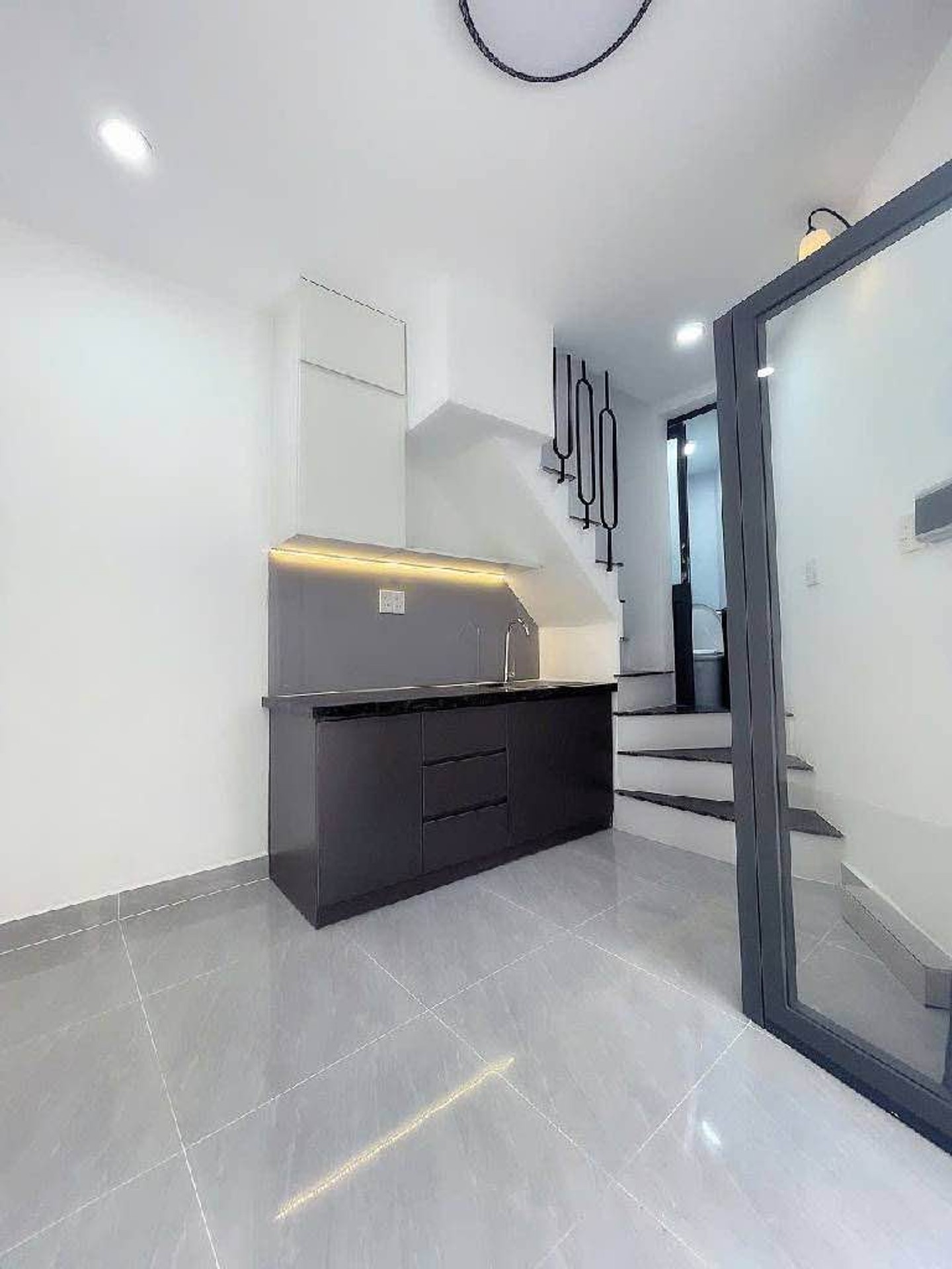 Bán nhà 3 tầng tại Phường Bảy Hiền, Tân Bình, giá nhỉnh 2 tỷ