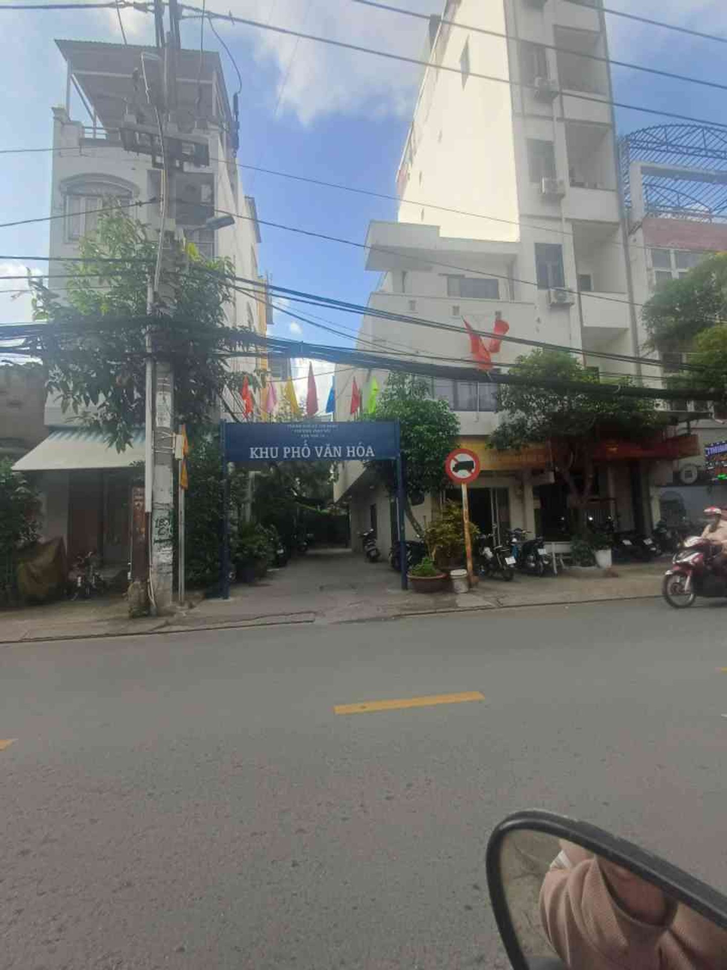 Bán nhà 5 tầng 6 phòng ngủ tại Tôn Thất Thuyết, quận 4