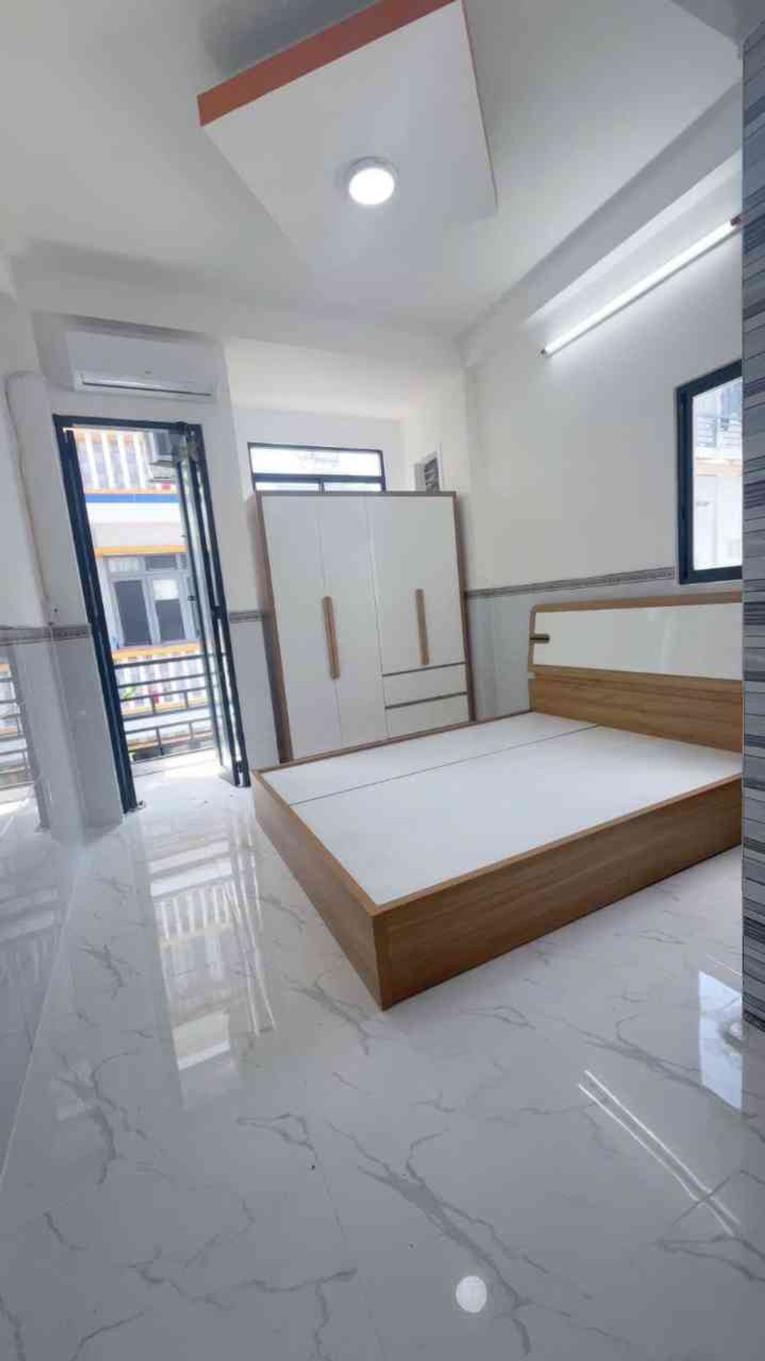 Bán nhà 5 tầng diện tích 54m2 tại trung tâm Quận 8, gần Âu Dương Lân