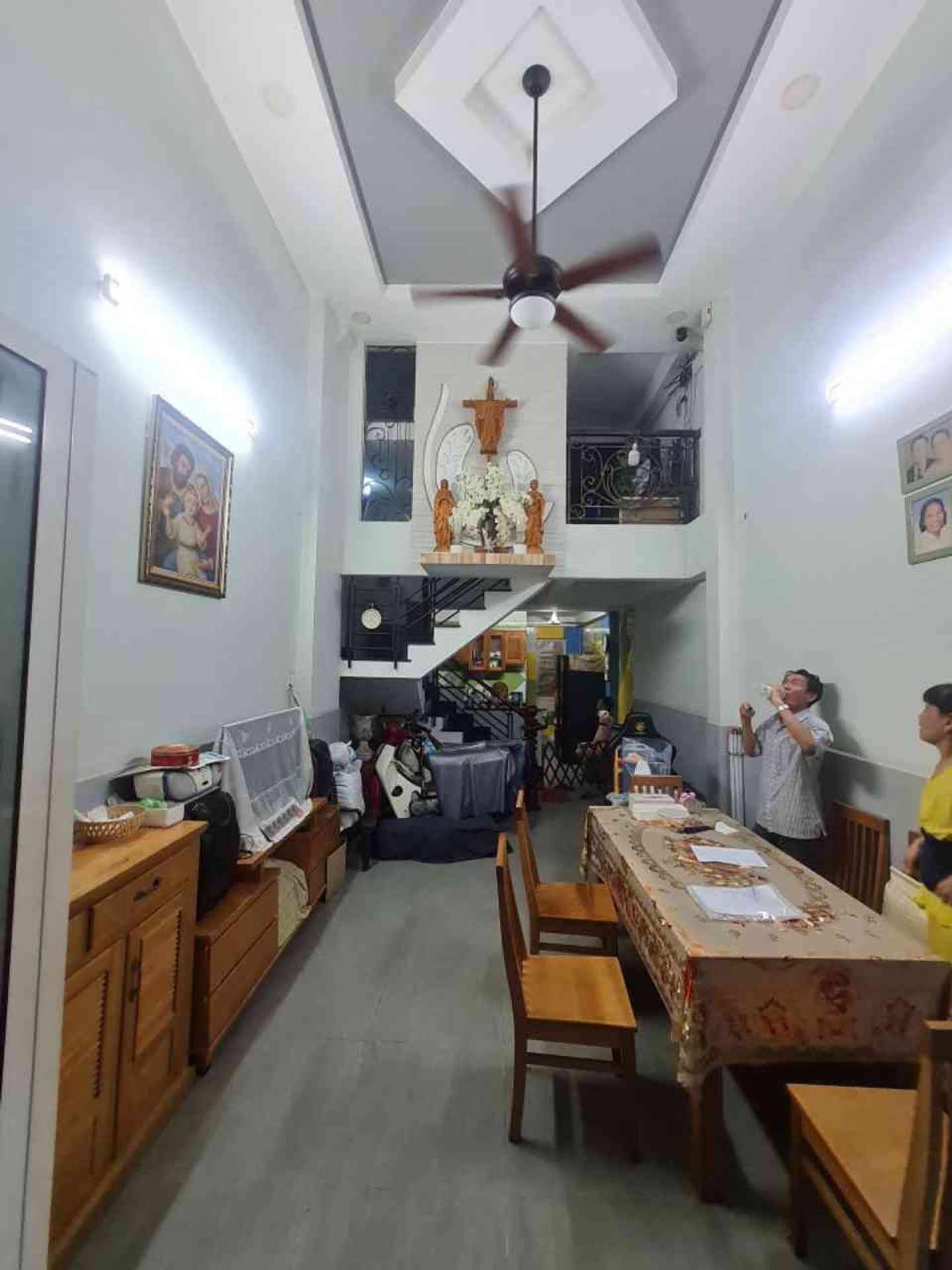 Nhà phố Hùng Vương sang trọng với thiết kế hiện đại, phù hợp kinh doanh và nghỉ dưỡng riêng tư