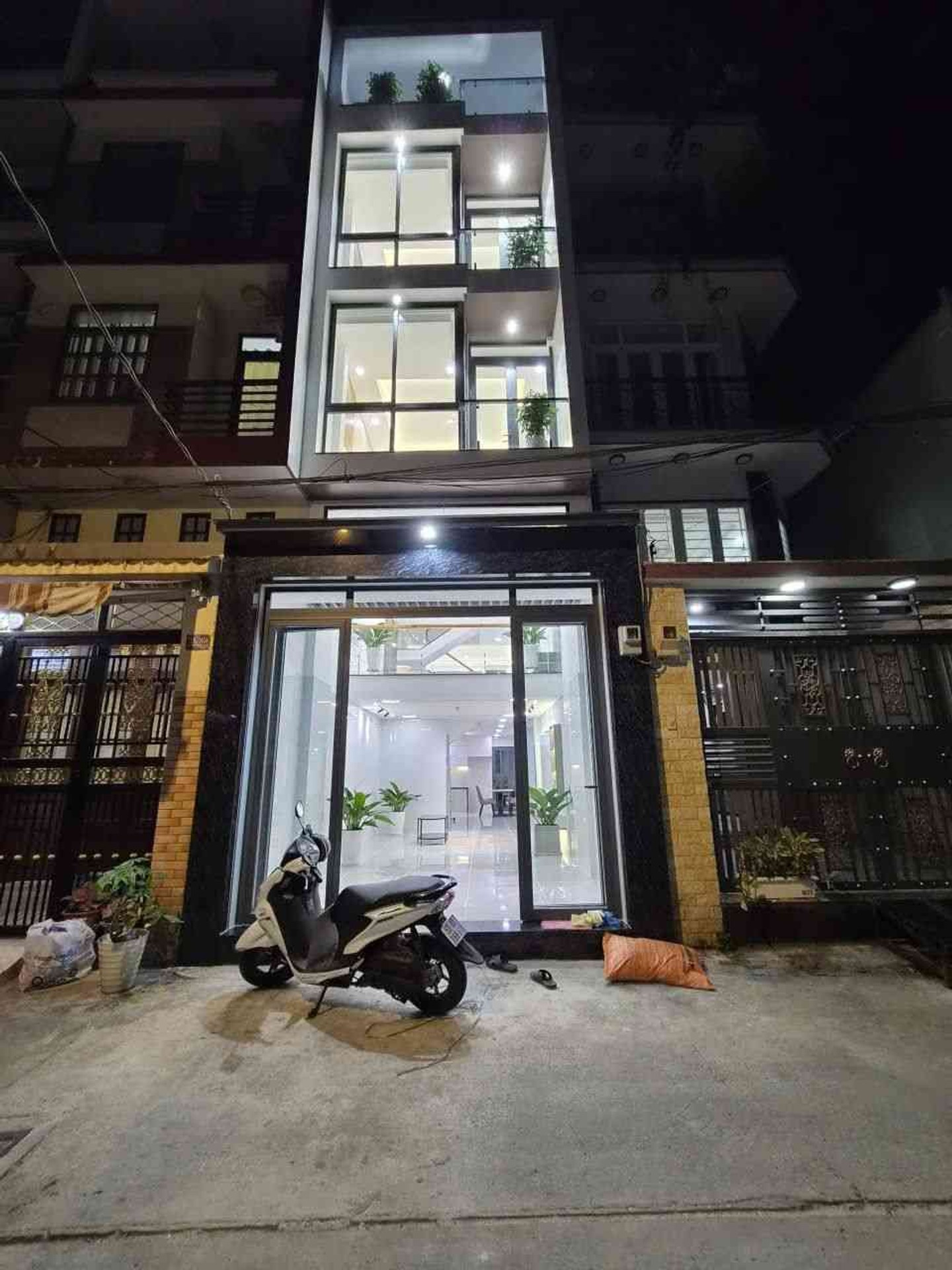 🏩 SIÊU PHẨM-NHÀ 5 TẦNG MỚI XÂY-THIẾT KẾ HIỆN ĐẠI-NỘI THẤT SANG TRỌNG-HẺM XE HƠI