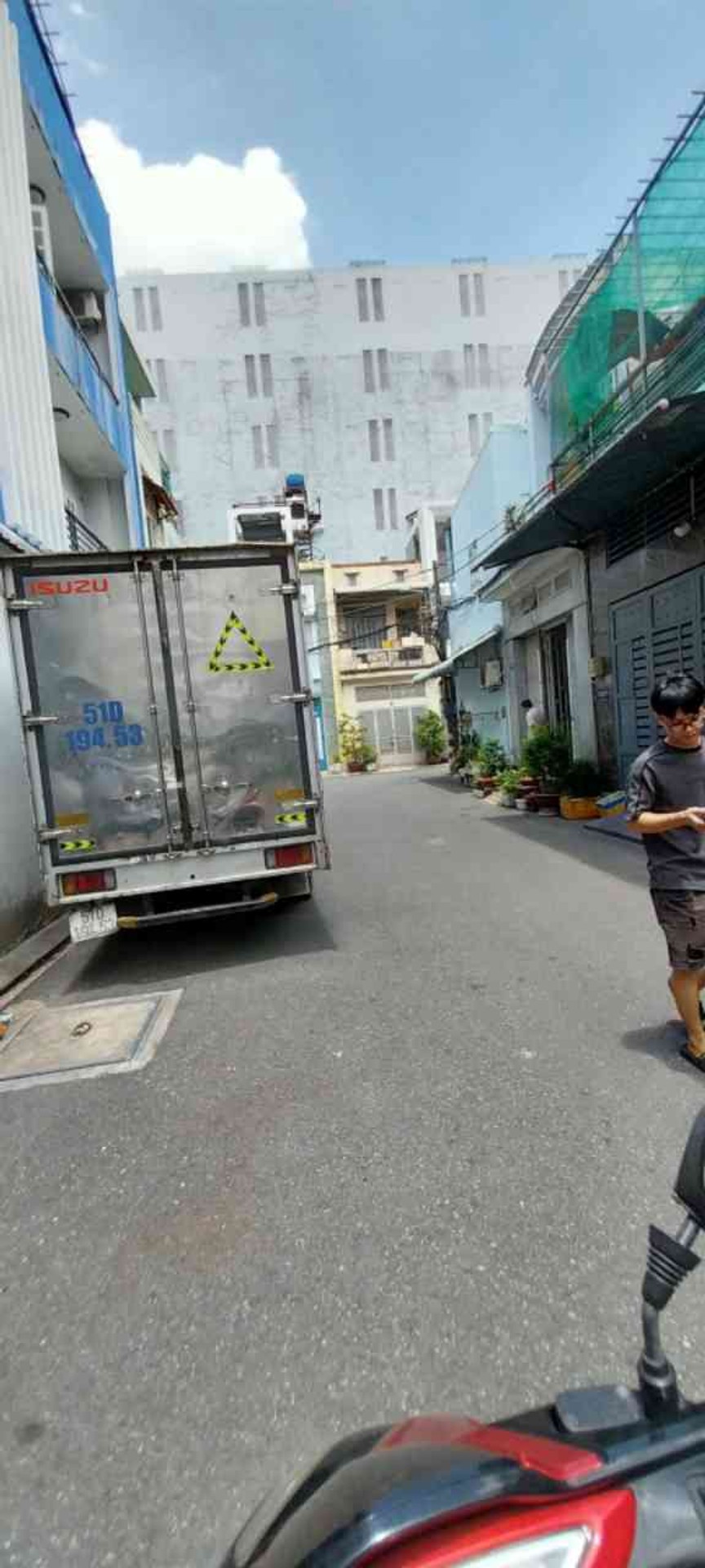 Nhà rộng tiện nghi ngay Tân Bình, giá hợp lý