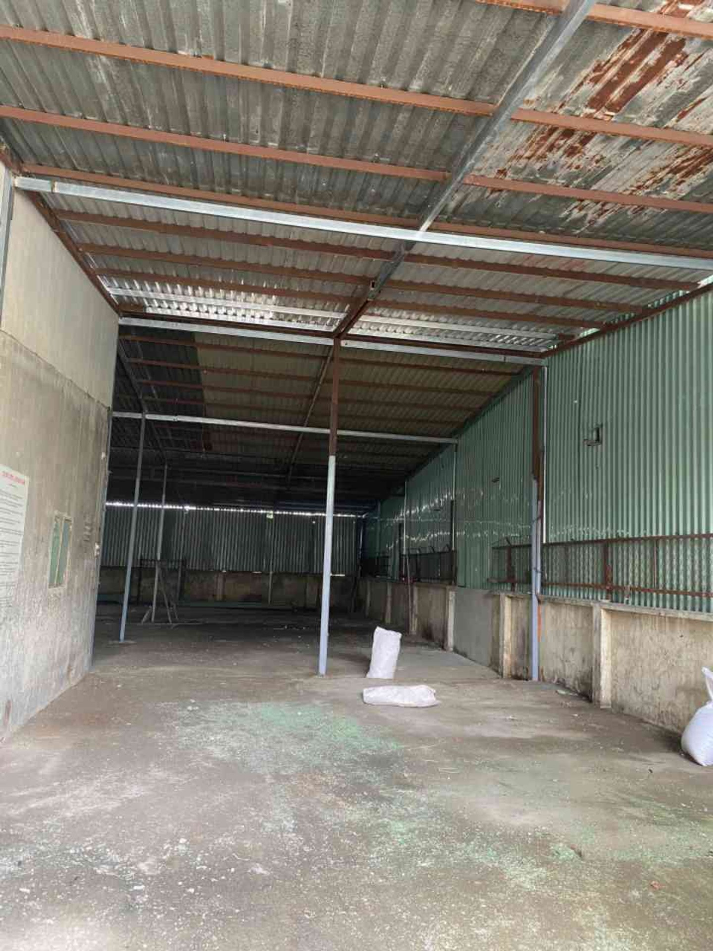 Bán kho xưởng 2 tầng, diện tích gần 885 m2, giá 25 tỷ