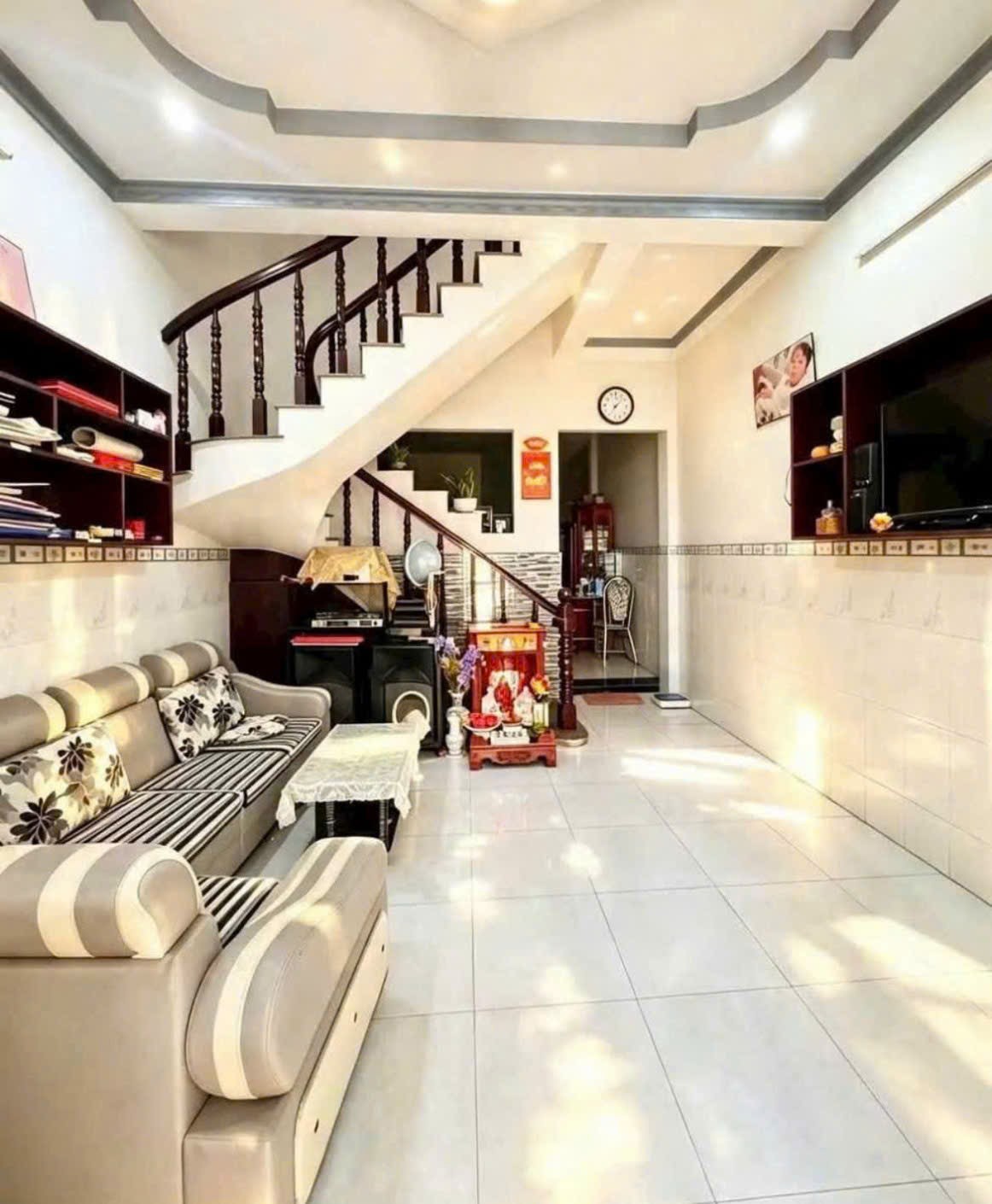 🏡NHÀ 2 TẦNG 4M x 14M_HẺM 5M OTO 7C QUAY ĐẦU _TRƯƠNG THI HOA Q12
💰GIÁ CHỈ 4 TỶ 500 TR ( TL)