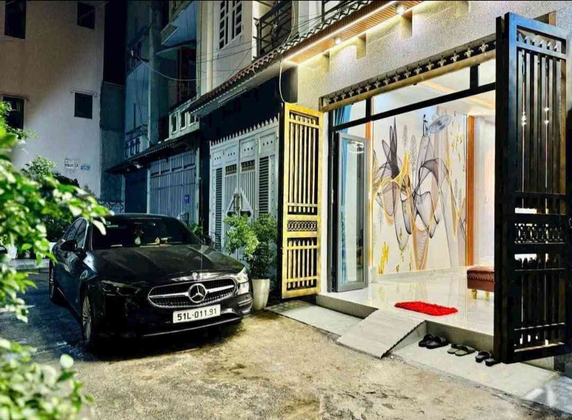 Nhà riêng 4 tầng tại Phường Phạm Văn Chiêu với thiết kế hiện đại và hẻm xe hơi