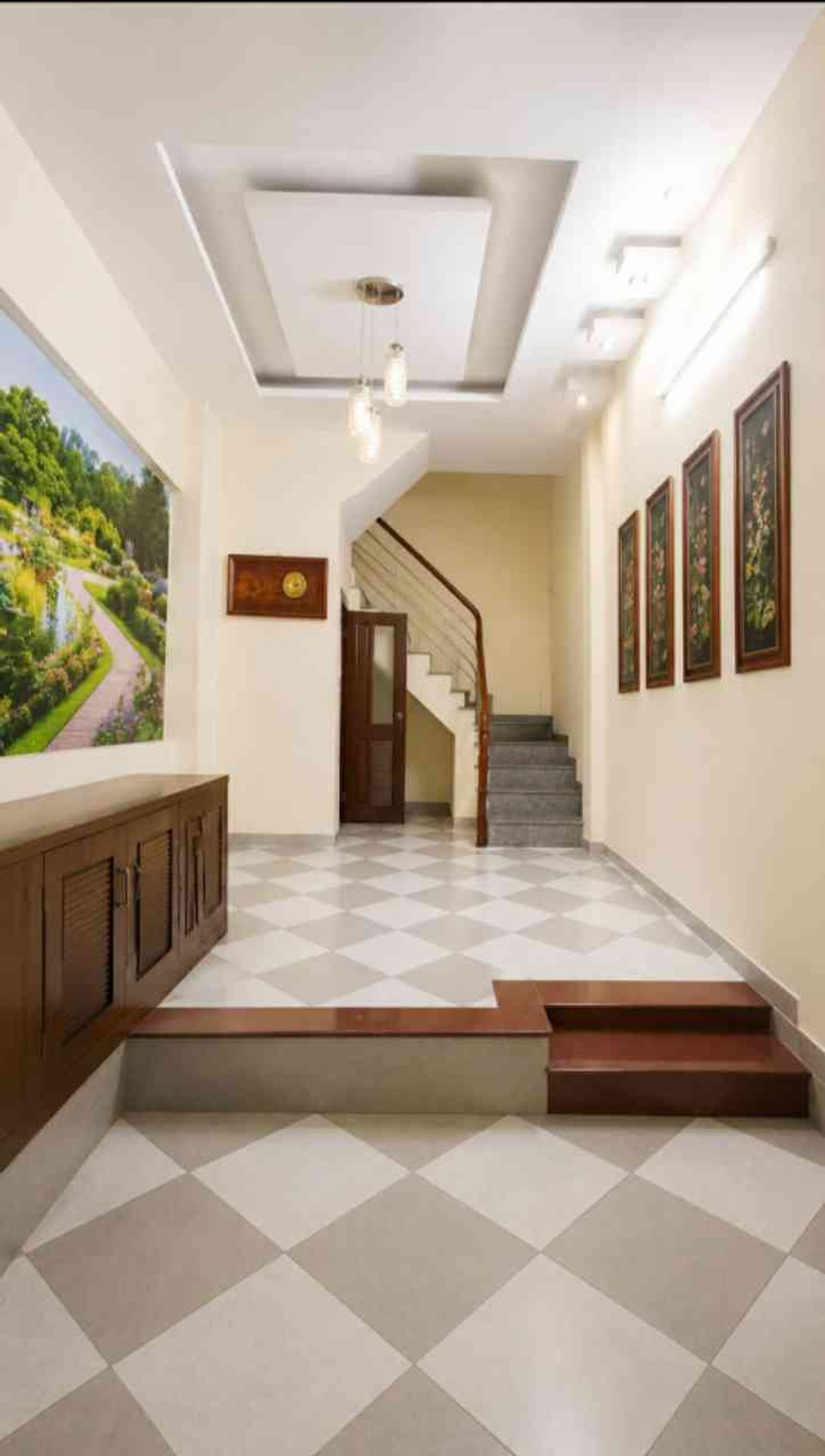 Nhà 5 Tầng Giáp Nhất Giá Hạt Dẻ, View Thoáng, Sát Royal City