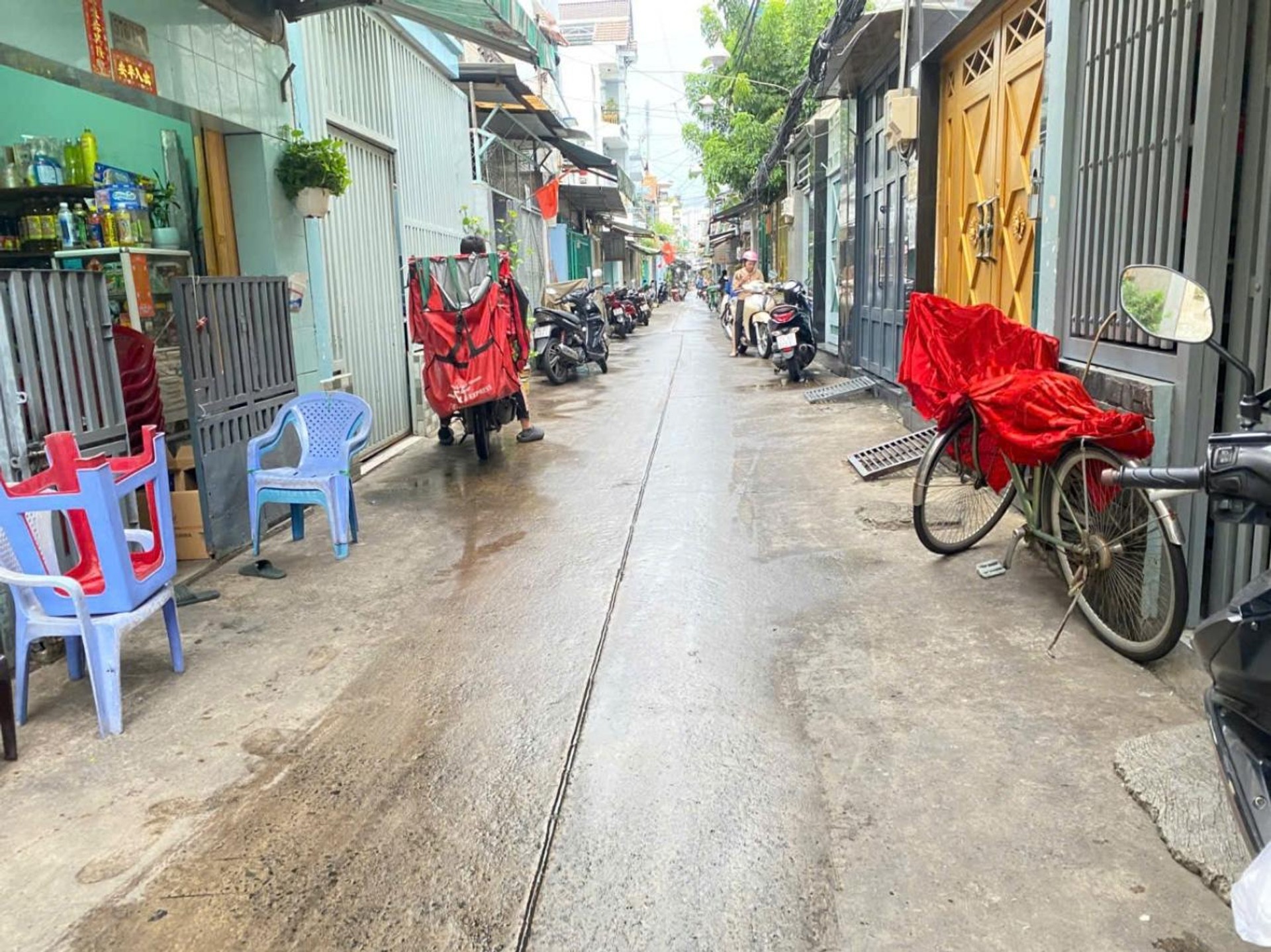 Gần ĐH Nguyễn Tất Thành - 2 Tầng - Nhỉnh 2 tỷ - Shr - Vài bước ra hẻm ô tô