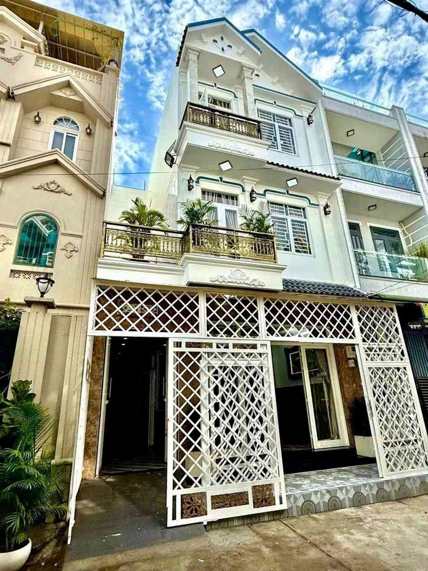 Cơ hội hiếm: Nhà 3 tầng 80m2 khu phân lô VIP ngay UBND Nhà Bè giá tốt