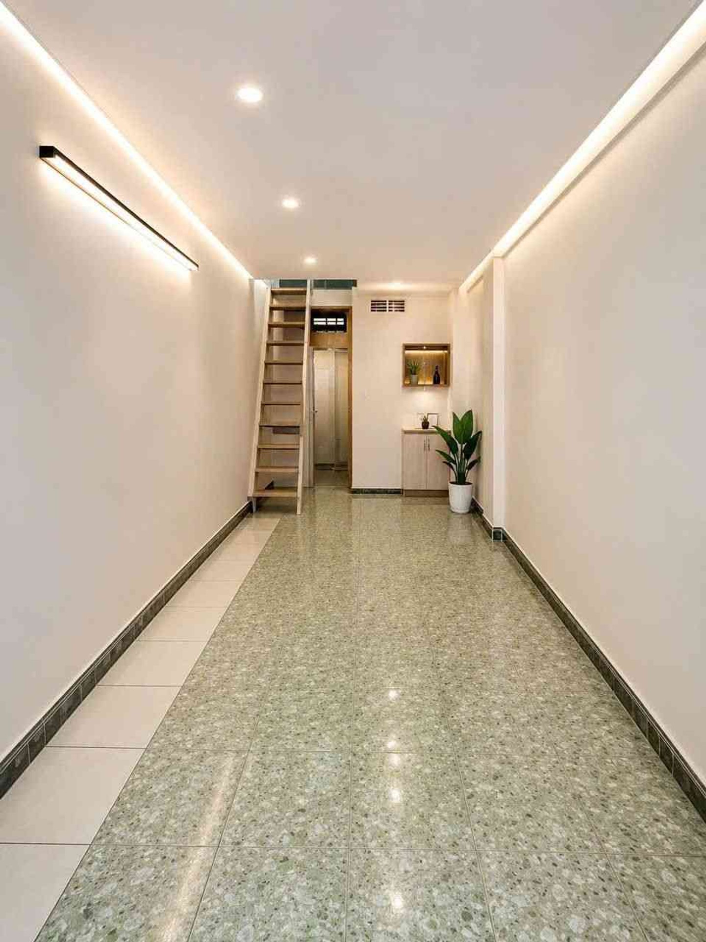 Nhà 2 tầng nhỏ gọn ở Kênh Tân Hóa, Tân Phú giá 2.36 tỷ
