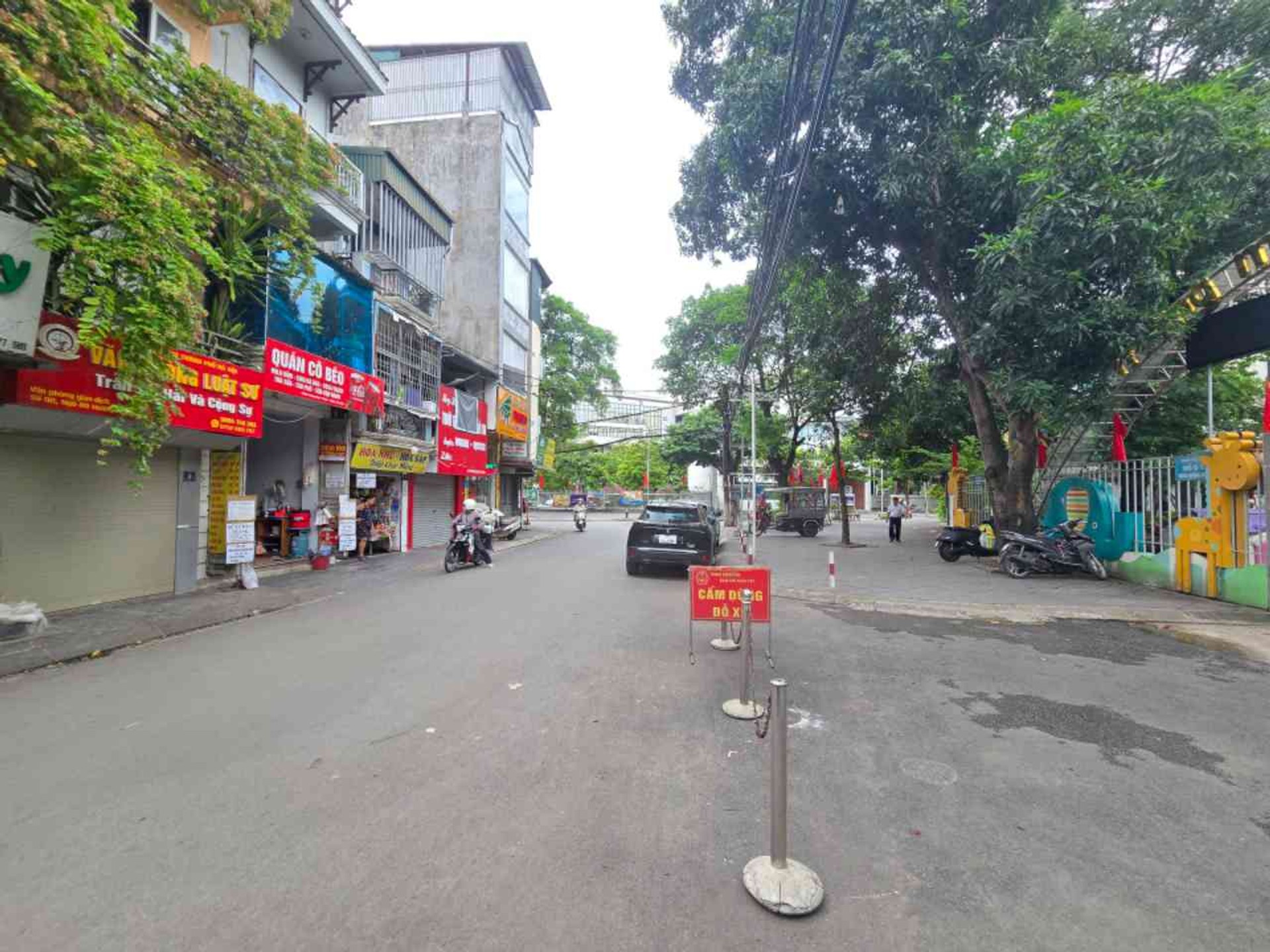 Bán nhà riêng 4 tầng tại Hoàng Đạo Thành, mặt ngõ rộng kinh doanh tốt