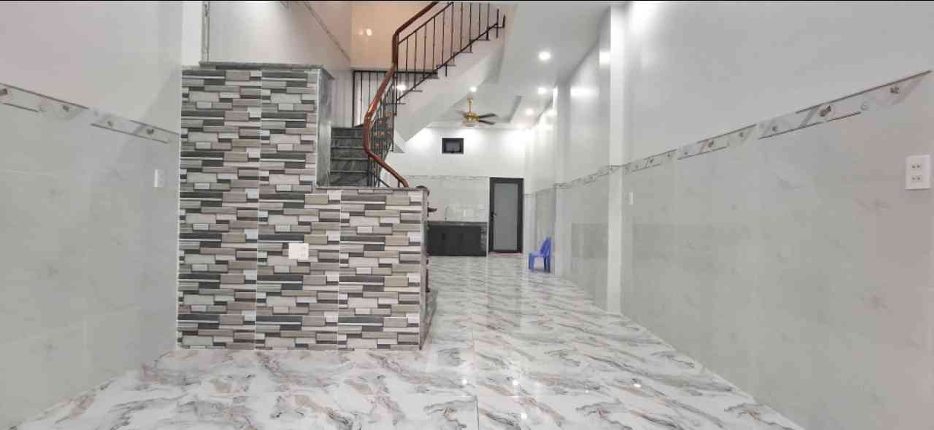Nhà 4 Tầng Mới Xây Gần Nguyễn Duy Trinh - Sống Thoải Mái, Kinh Doanh Tuyệt Vời