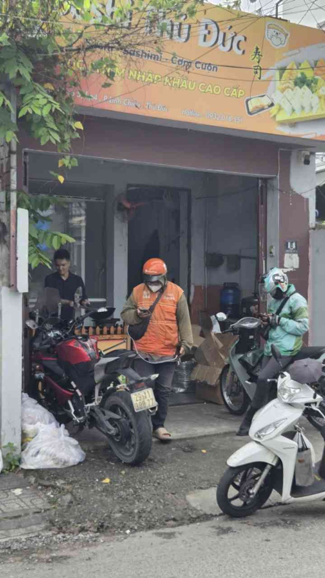 Nhà mặt tiền kinh doanh sầm uất tại Hoàn Diệu 2, cực hiếm!