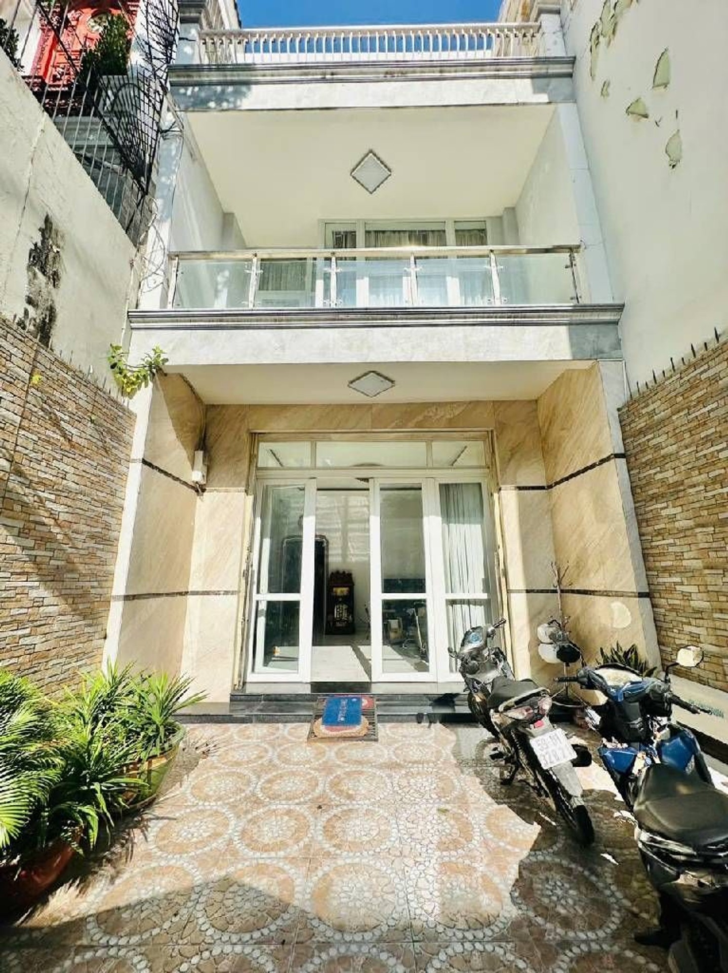 Nhà Hiện Đại Gần Vạn Hạnh Mall, Quận 10, Giá Ưu Đãi!