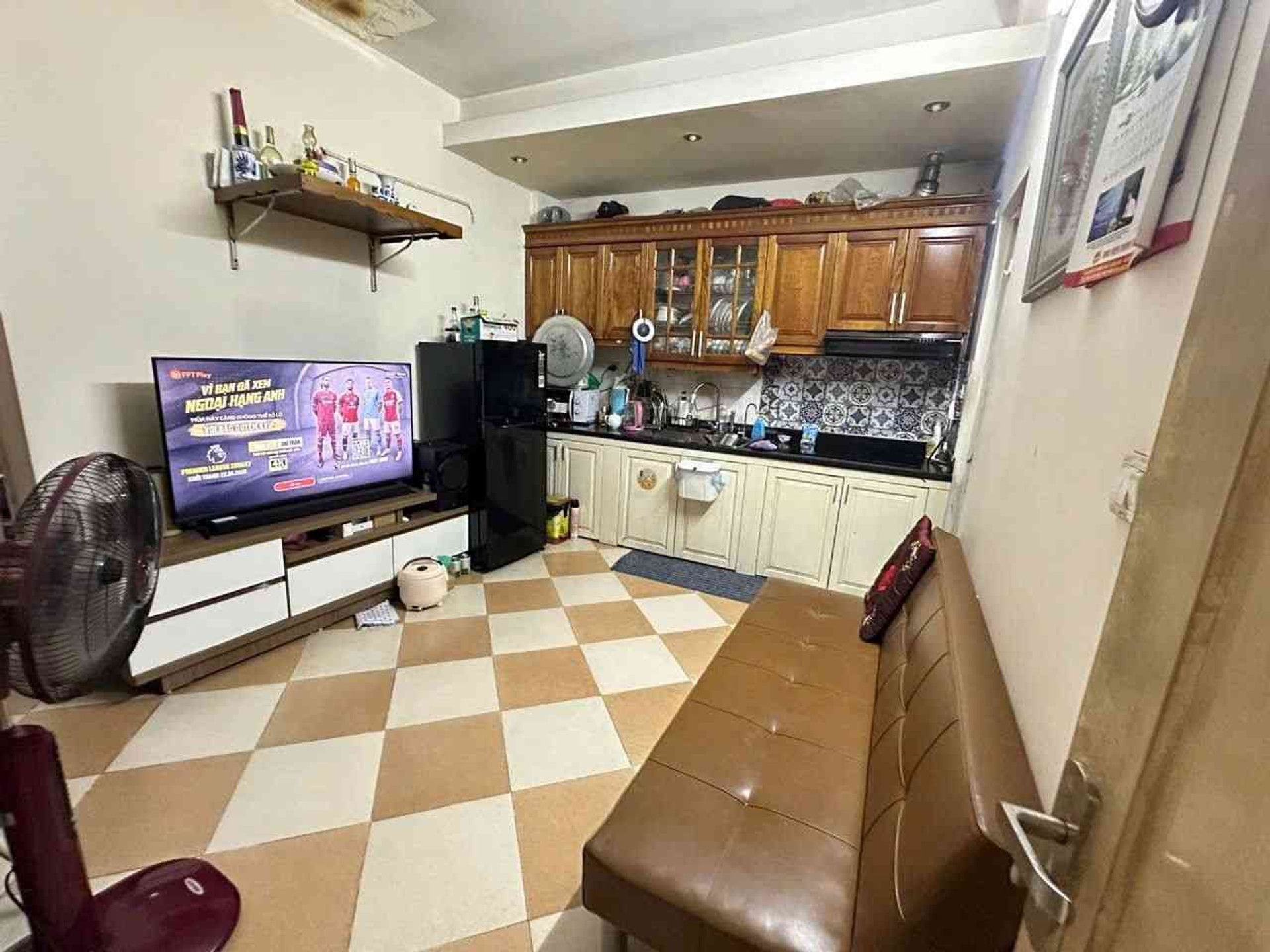 Bán căn hộ chung cư 2 phòng ngủ diện tích 43m2 tại phường Gia Thụy giá 1,75 tỷ