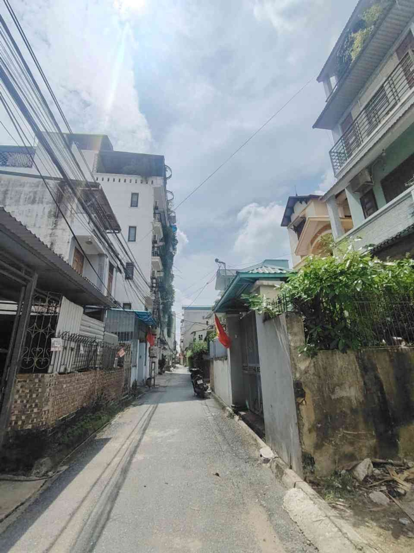 Nhà Hiếm Trung Tâm Long Biên, Ô Tô Đỗ Cửa, Sân Vườn Thoáng Mát