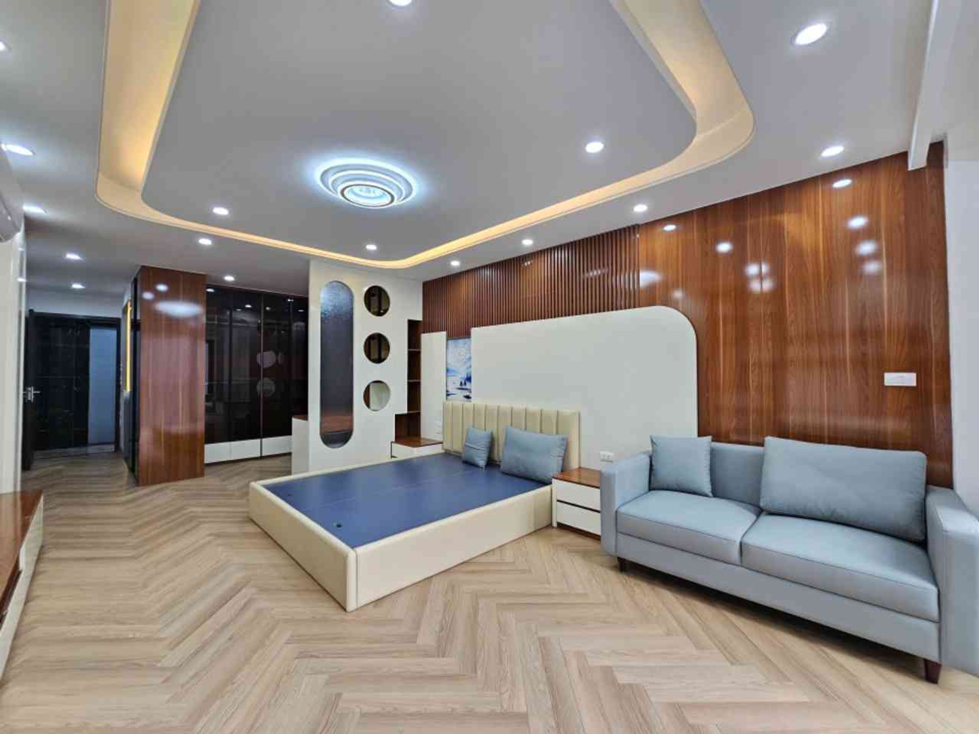 Bán nhà tại Long Biên