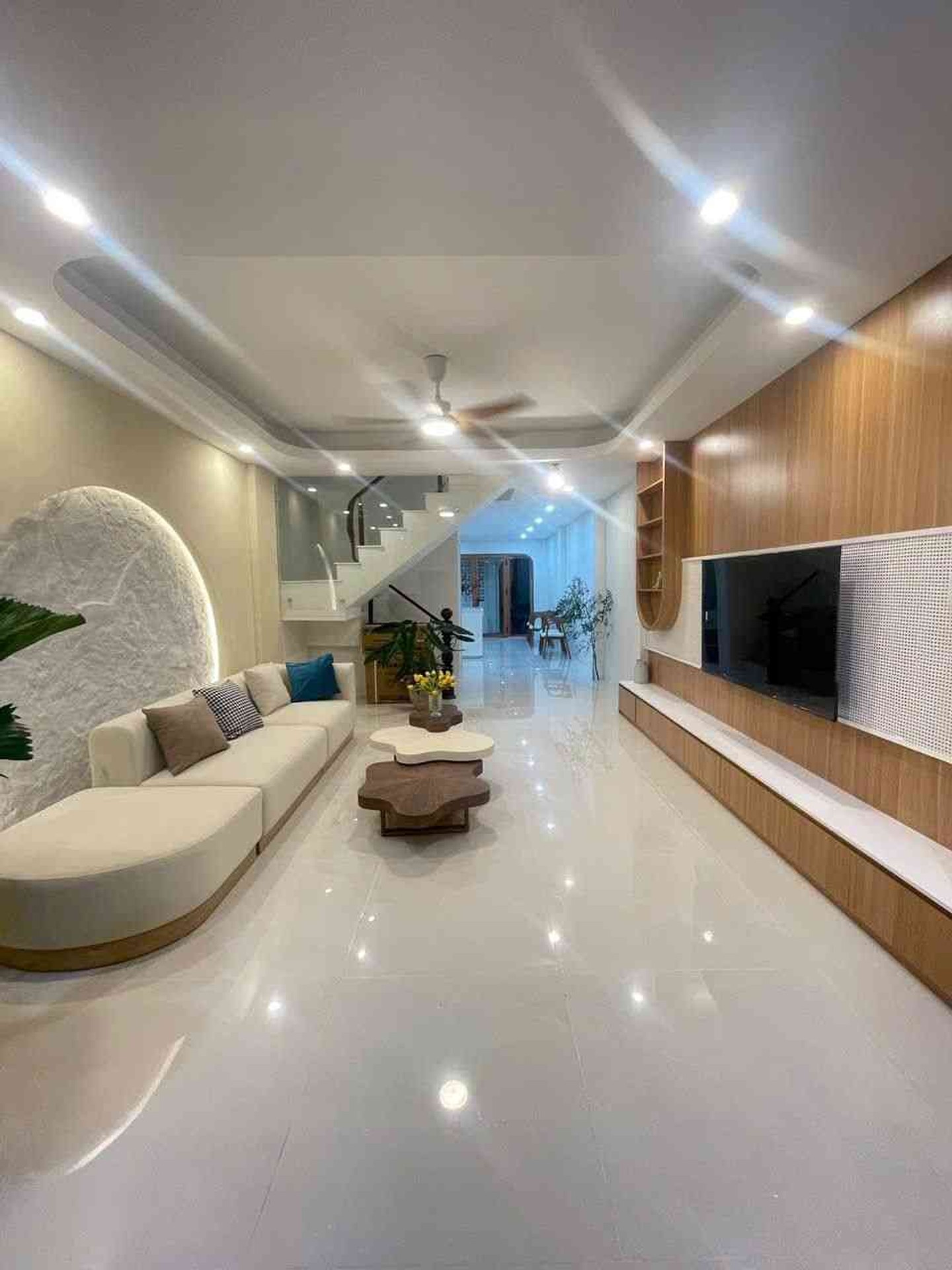 Nhà Mặt Phố Huỳnh Thị Đồng - Nhà Đẹp Kinh Doanh Đỉnh
