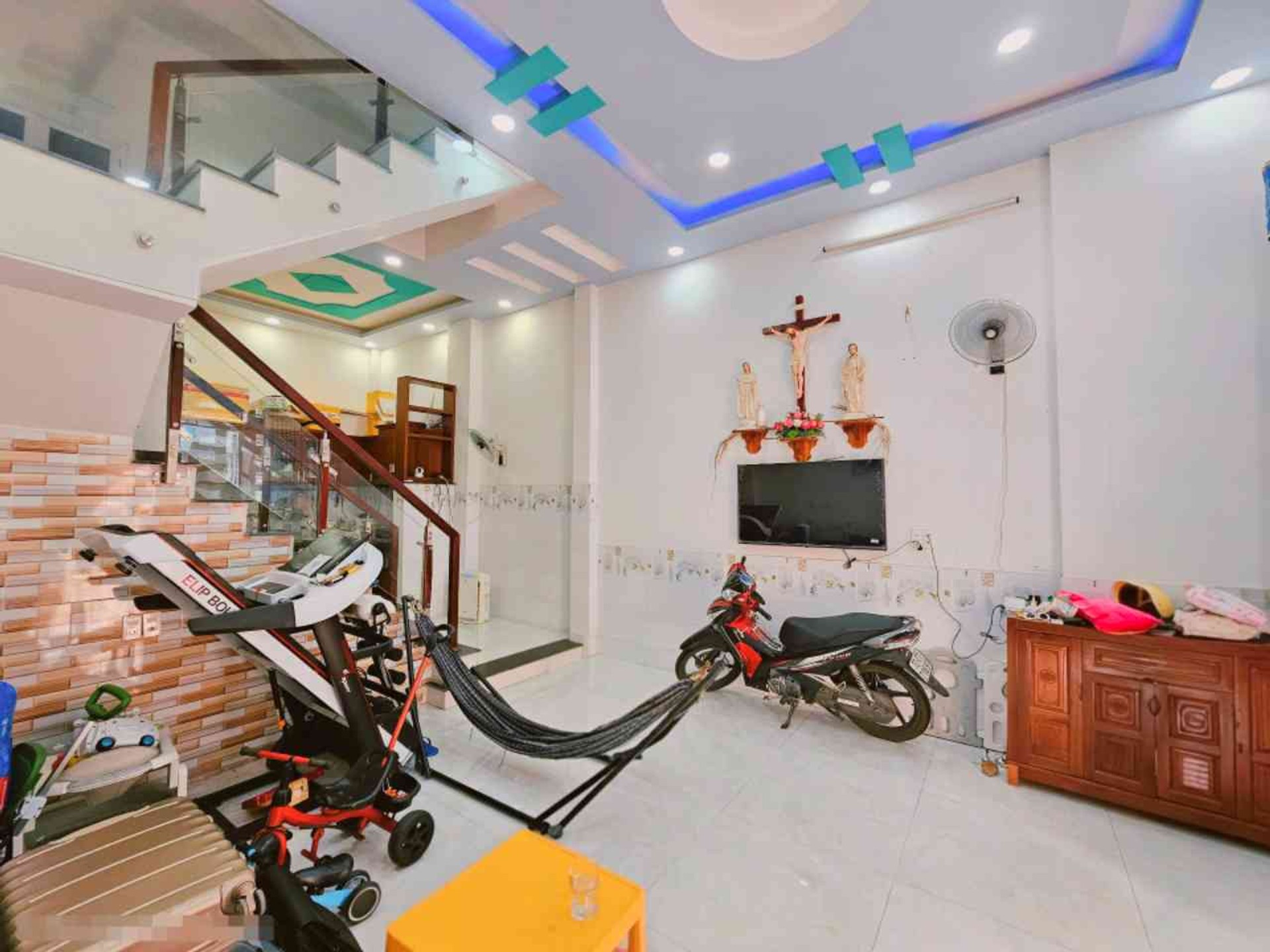 Nhà 2 Tầng Hẻm Xe Hơi - Giá Ưu Đãi 5.4 Tỷ