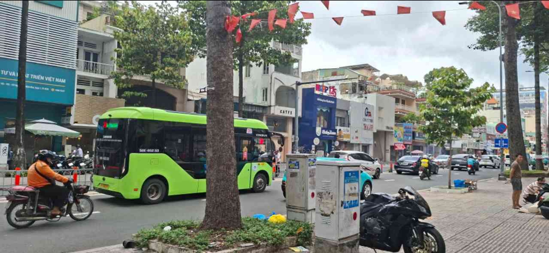 Bán nhà 4 tầng mặt tiền kinh doanh trung tâm Quận 3, vỉa hè rộng