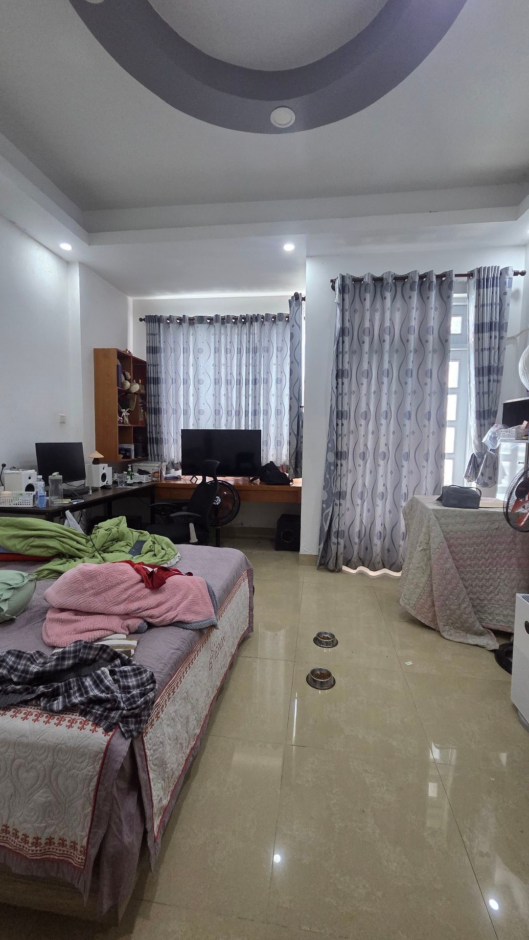 Nhà đẹp Lạc Long Quân, rộng rãi, giá tốt, vào ở ngay