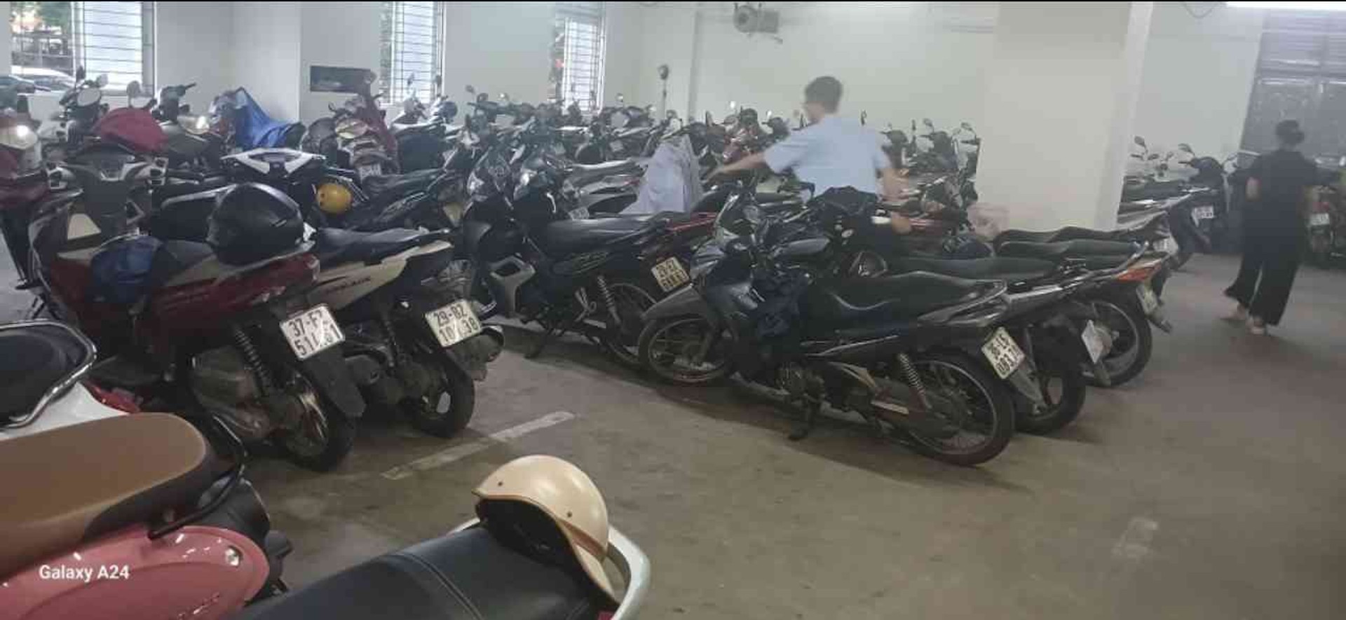 Bán căn hộ chung cư CT4-A1 KĐT Tây Nam Linh Đàm lô góc 2 phòng ngủ tầng trung, view thoáng.