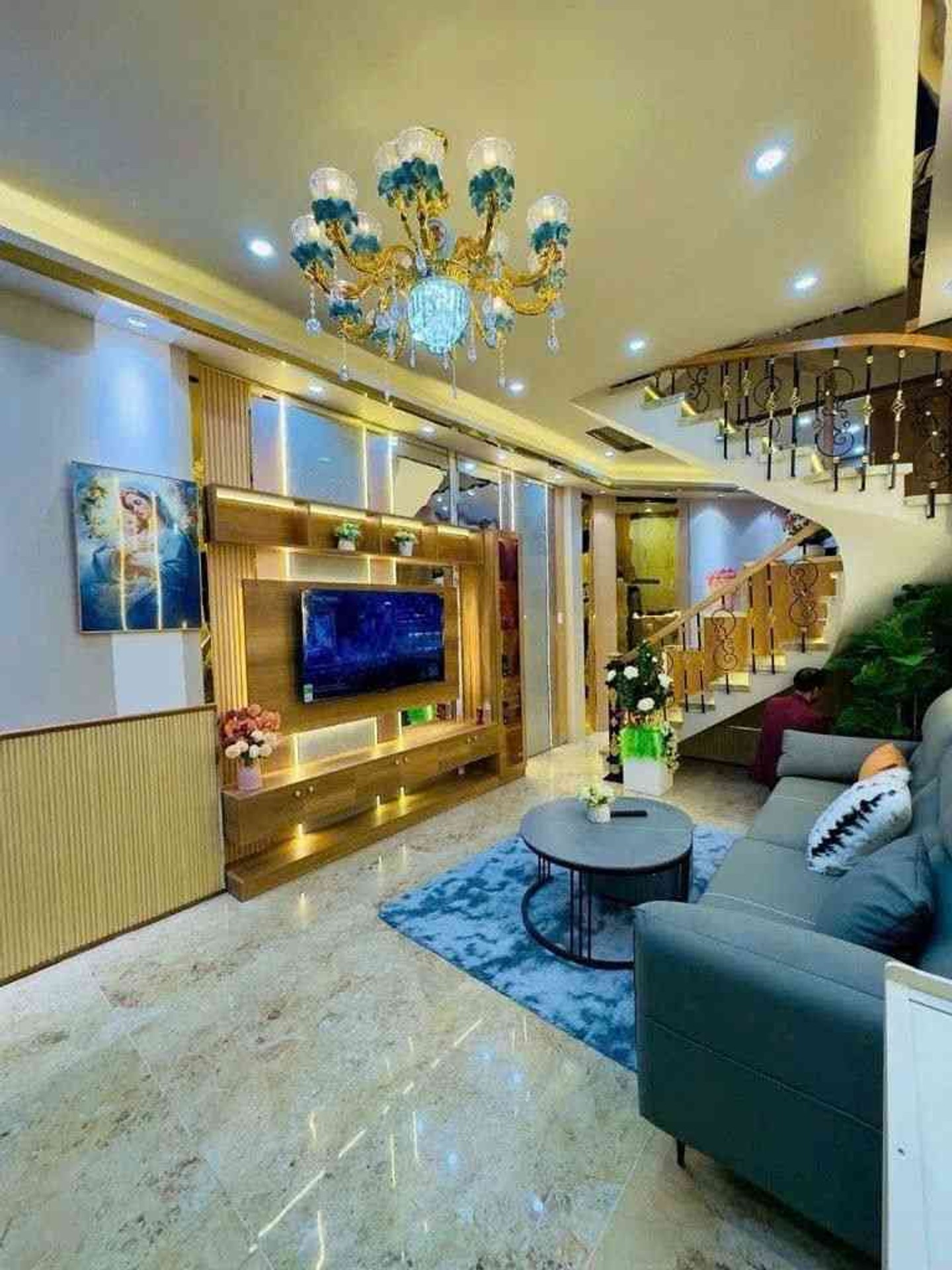 NHÀ 5 TẦNG - XE HƠI ĐỖ CỬA - 5 PHÒNG NGỦ KHÉP KÍN - DÒNG TIỀN 21 TRIỆU/THÁNG - NGAY SÂN BAY TSN