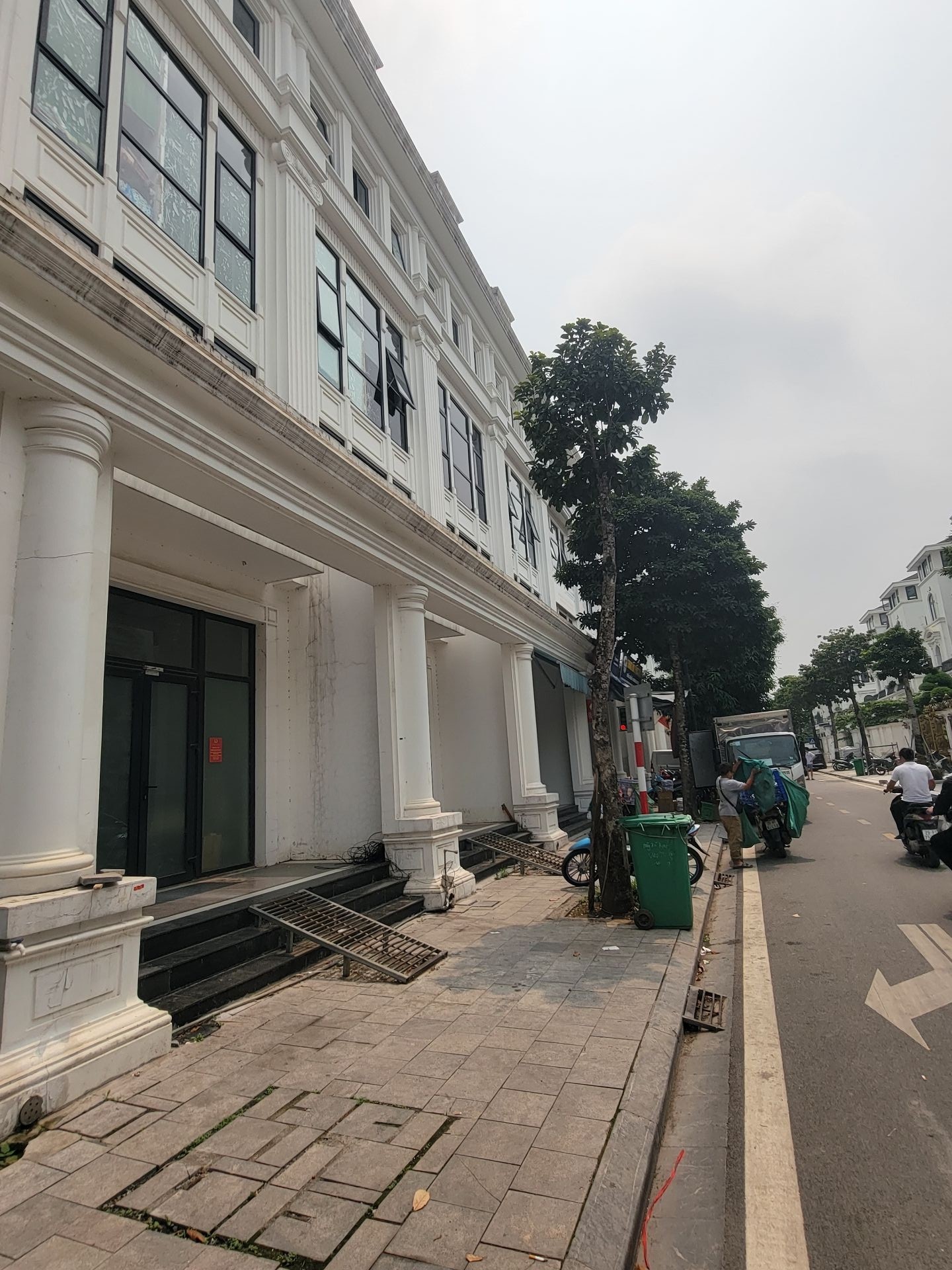 Bán biệt thự liền kề Tân Mai 5 tầng diện tích 100m2 pháp lý cơ sở giá 29 tỷ