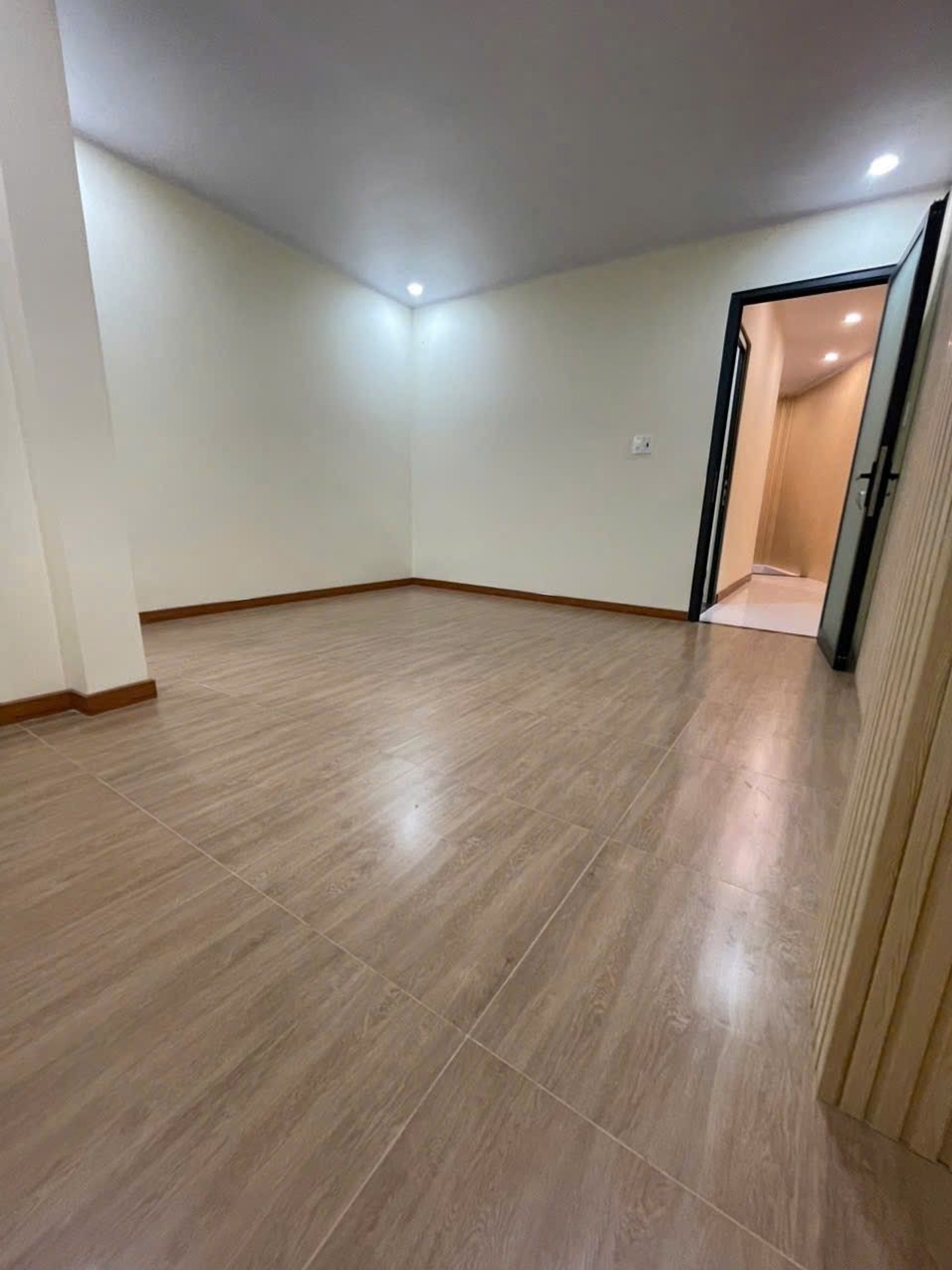 Bán nhà 2 tầng 40m2 Phú Hoà giá 5.4 tỷ, gần chợ Tân Bình