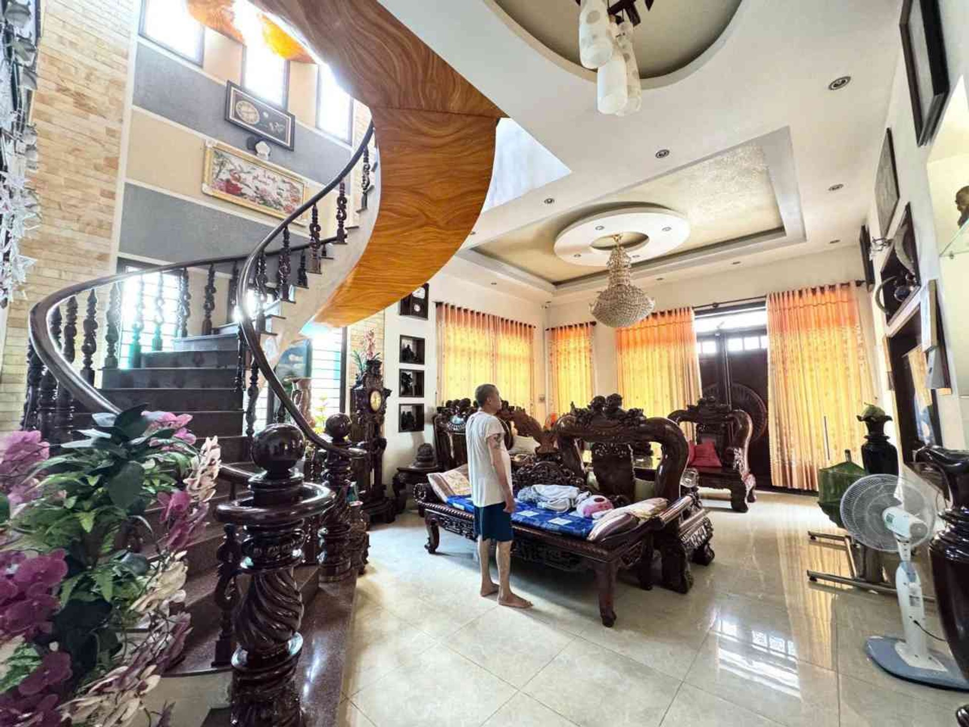 Bán nhà riêng 3 tầng 204m2 tại Phường Phước Long B, TP Thủ Đức, 6 phòng ngủ