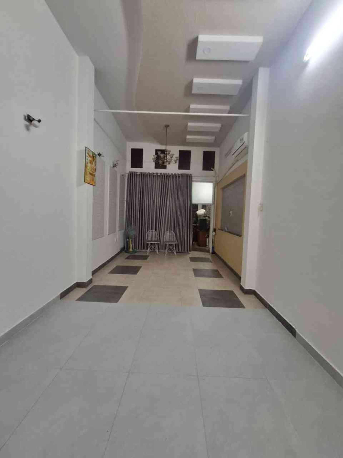 Nhà 5 tầng 6 phòng ngủ gần ga sân bay tại Cộng Hoà giá 22.8 tỷ