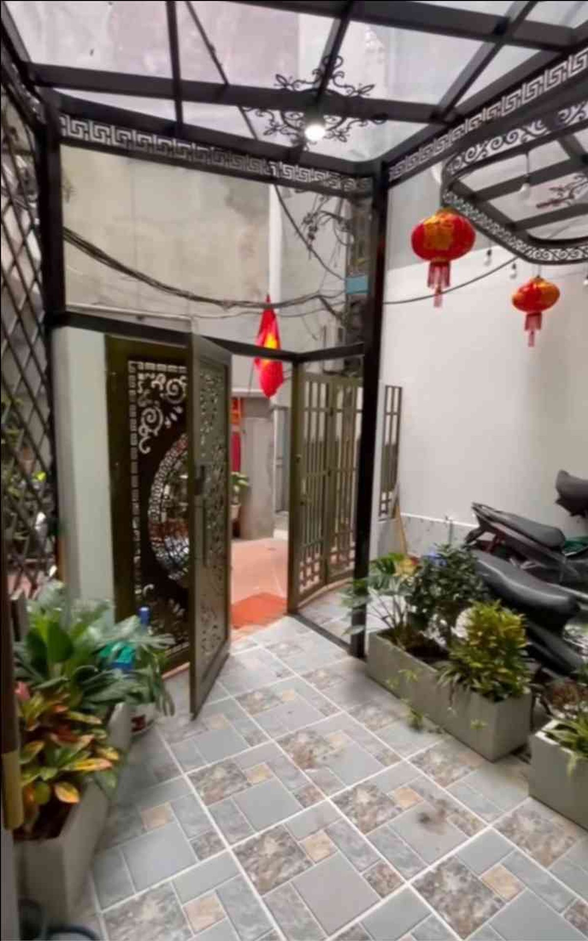 Nhà Phố Trung Tâm Hai Bà Trưng, Thang Máy, Sân Để Xe Riêng, Giá Tốt Hiếm Có