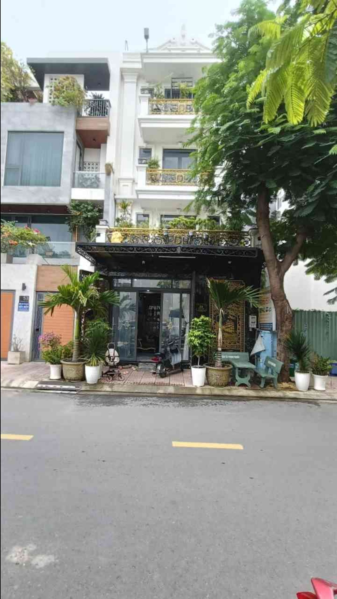 Nhà Thiết kế Hiện Đại. Ngan 6m. nhà mới sạch sẽ.
🌟 Thang máy trong suốt cao cấp
🌟 Mặt tiền kinh