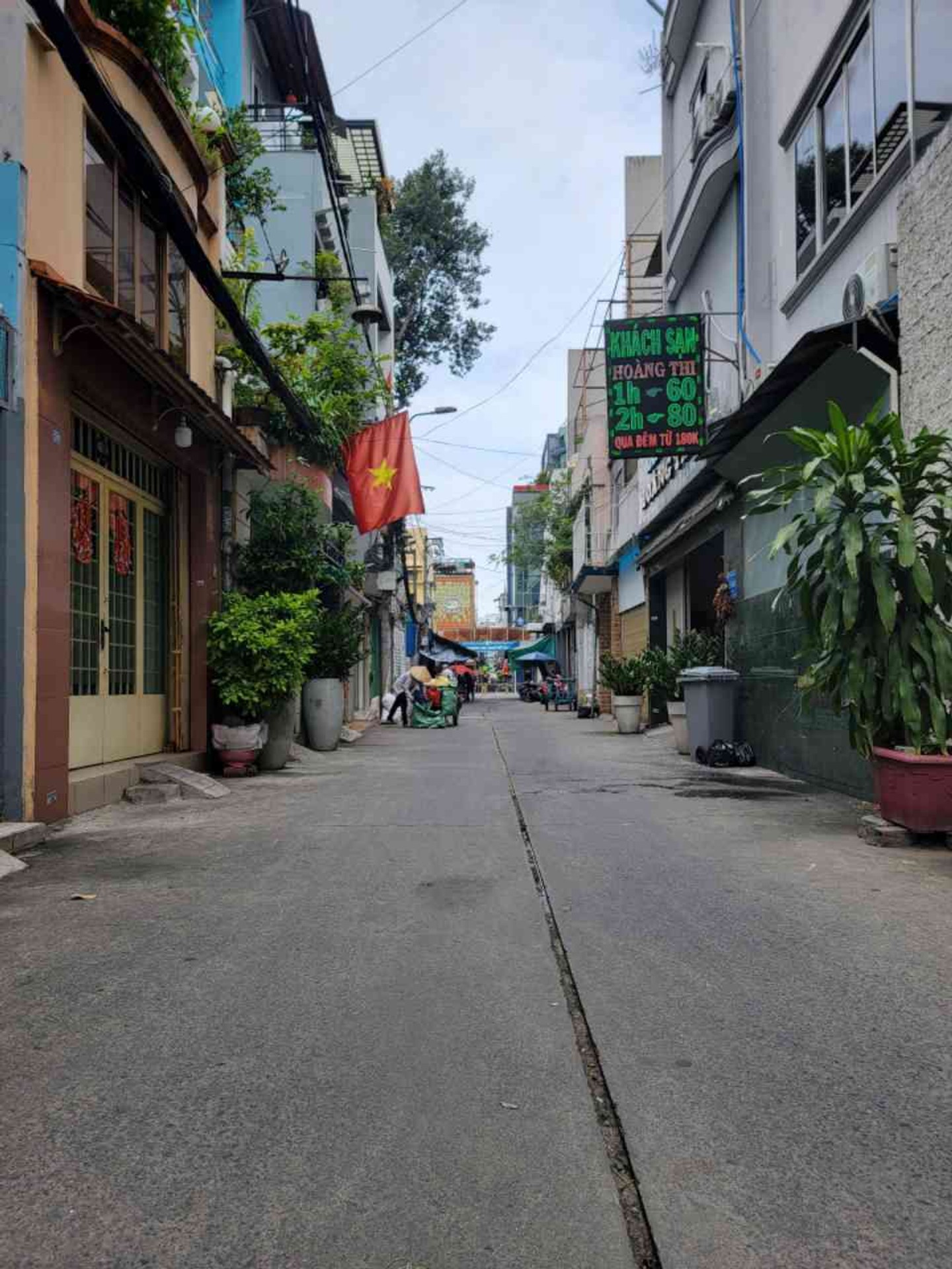 Cơ hội sở hữu nhà riêng 3 tầng rộng 61m2 tại trung tâm quận 10 với 5 phòng ngủ hiếm có