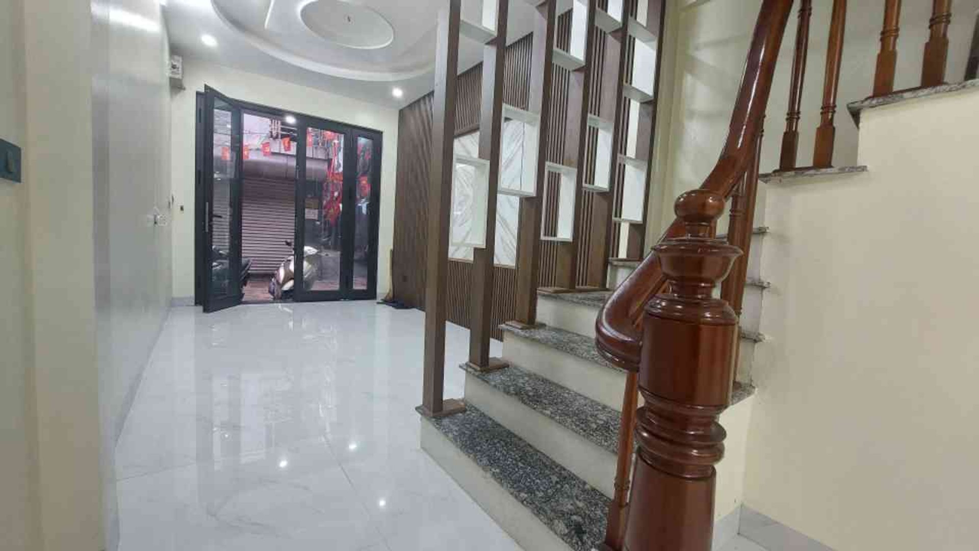 Bán nhà riêng tại quận Thanh Xuân, nhà 5 tầng, ô tô đỗ cửa,kinh doanh, giá 10.8 tỷ