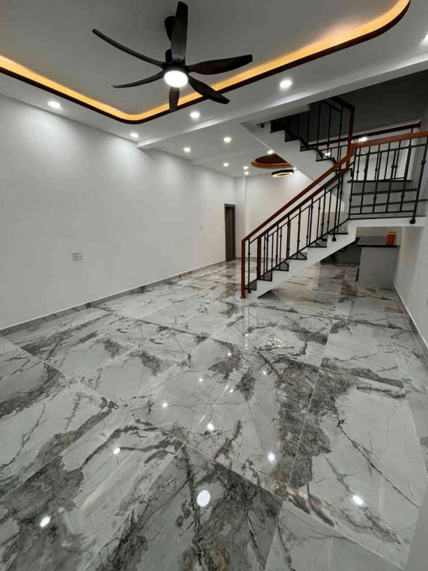 Nhà riêng 2 tầng, diện tích 42m2, hẻm thông thoáng tại Phạm Văn Hai