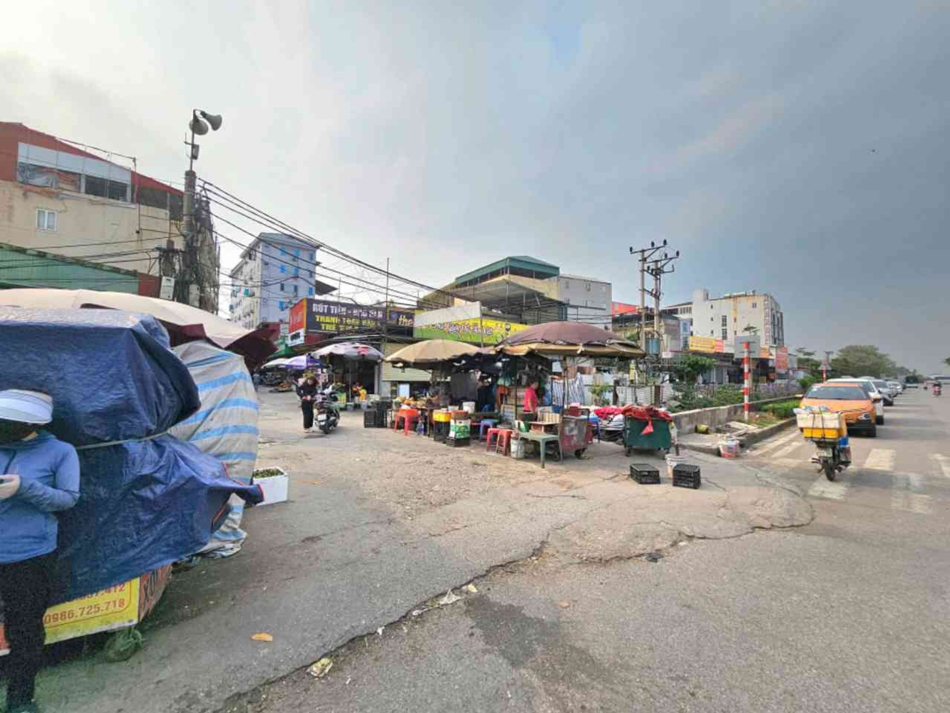 Nhà 2 tầng rộng rãi, oto vào tận nơi - Giá sốc tại trung tâm sầm uất