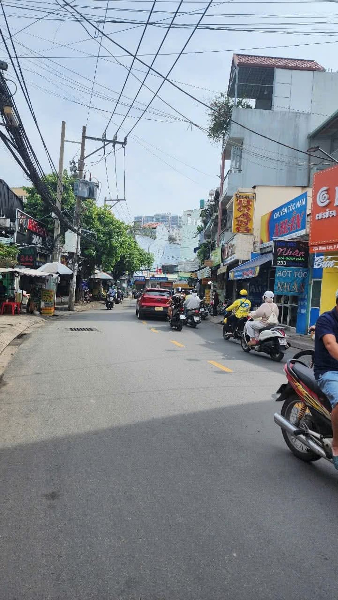 Bán nhà mặt tiền Lạc Long Quân - Hồng Lạc, diện tích 104.7m2x 3 tầng, ngang 4.5m