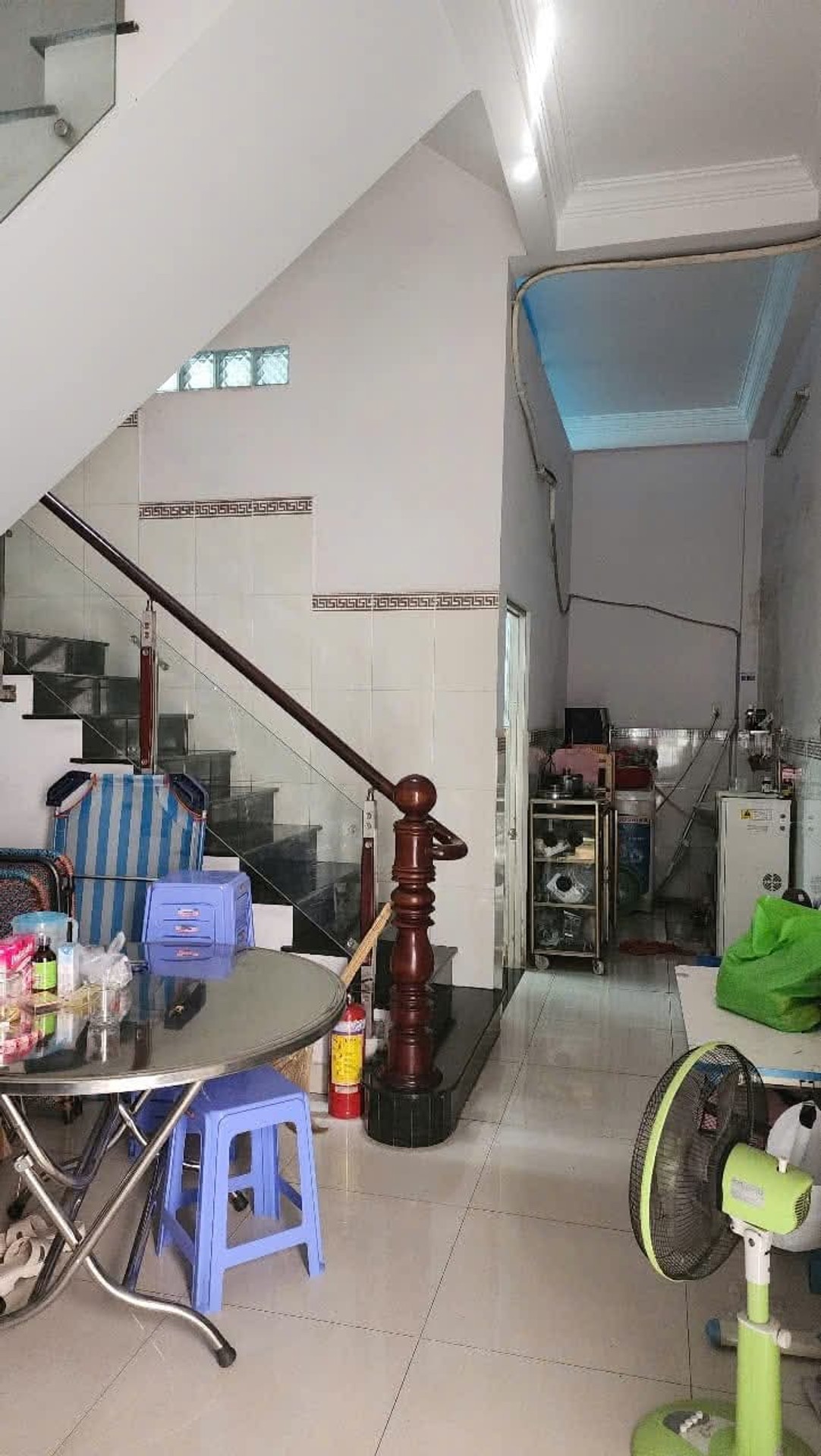 NHÀ MẶT TIỀN KINH DOANH - 3 TẦNG HIẾM - XE HƠI NGỦ TRONG NHÀ
Tầng