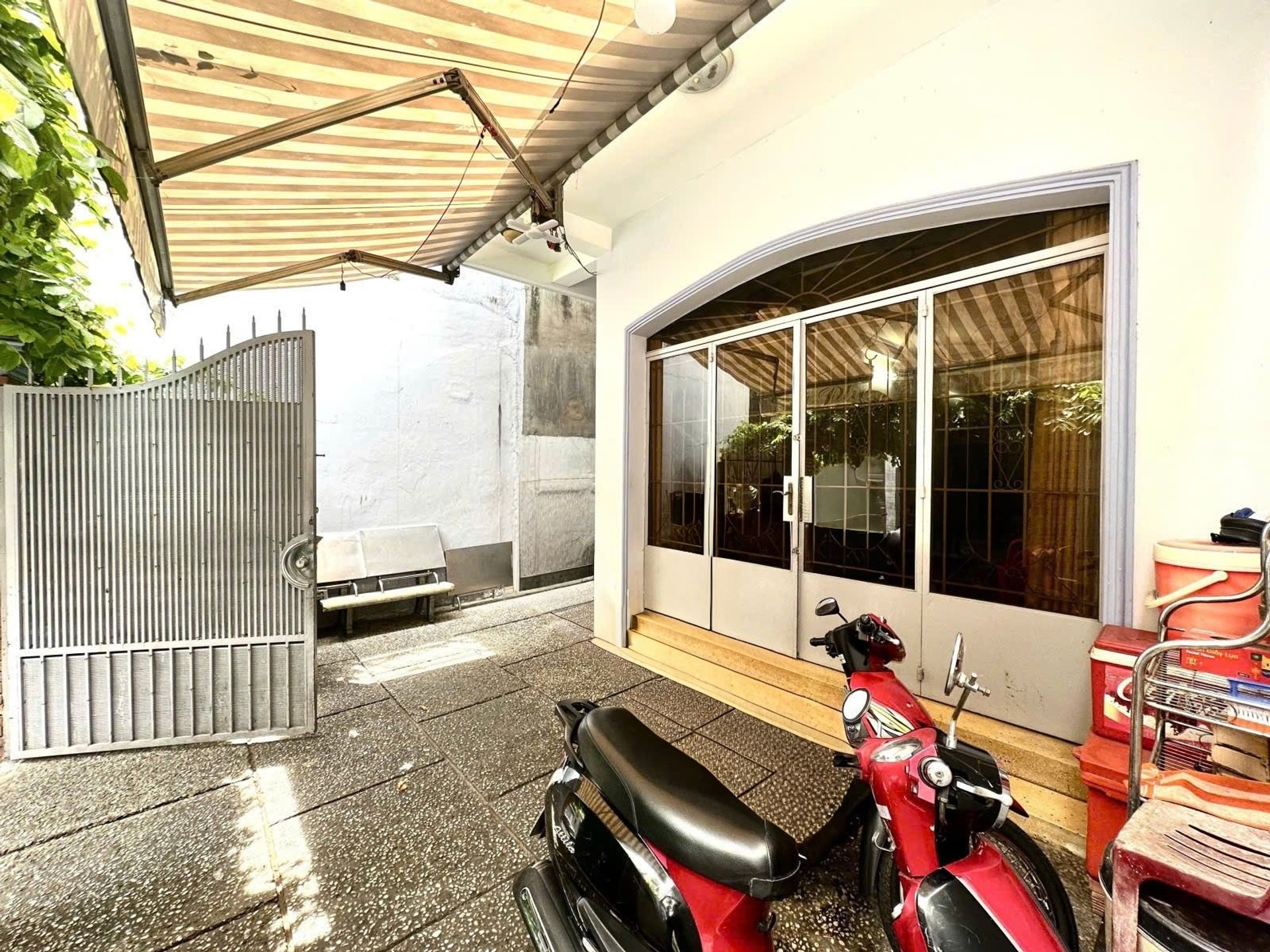 Bán nhà mặt phố 3 tầng 6 phòng ngủ diện tích 174.5m² tại Tân Bình