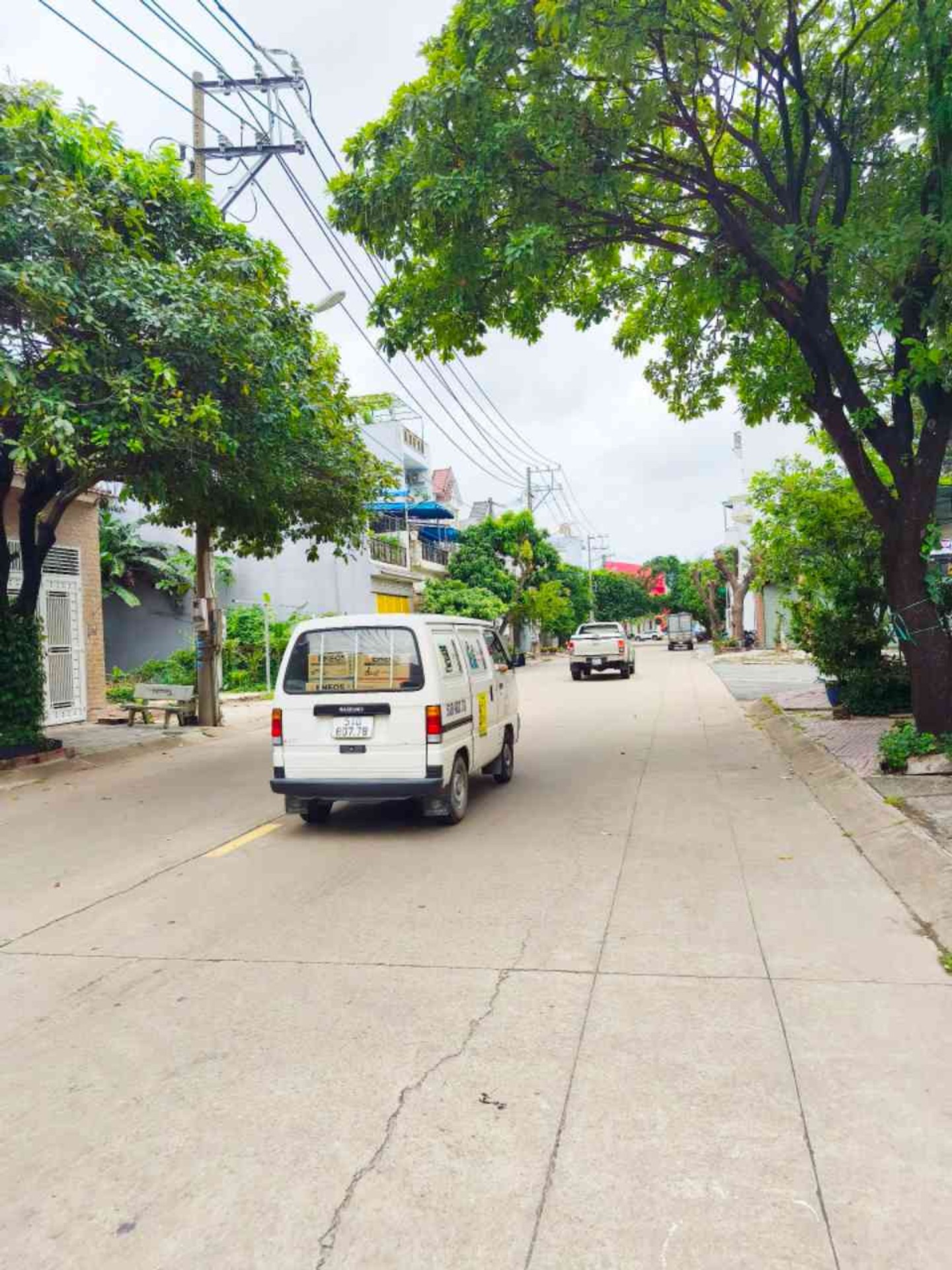 Bán nhà mặt phố 3 tầng tại phường Dĩ An, TP. Thủ Đức, đường 12m có lề dt 5.2x26.6m chỉ 9 tỷ 2
