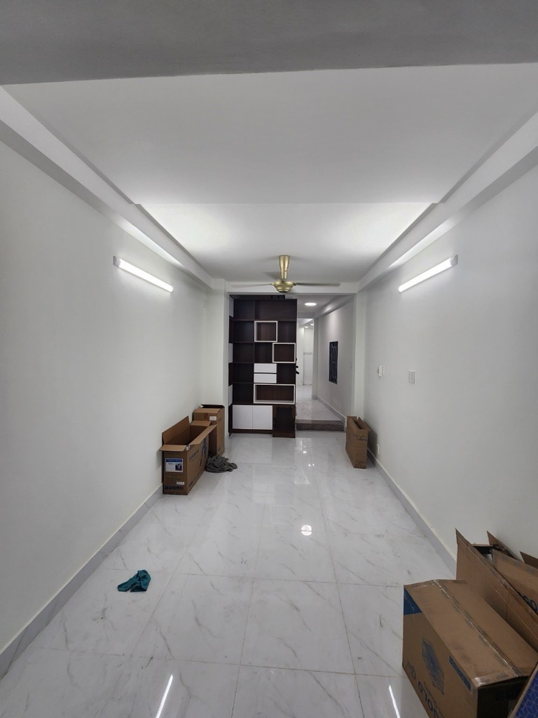 Nhà 3 tầng mới xây, hẻm xe hơi né, 40m2 ngay Âu Cơ Tân Bình chỉ hơn 5 tỷ