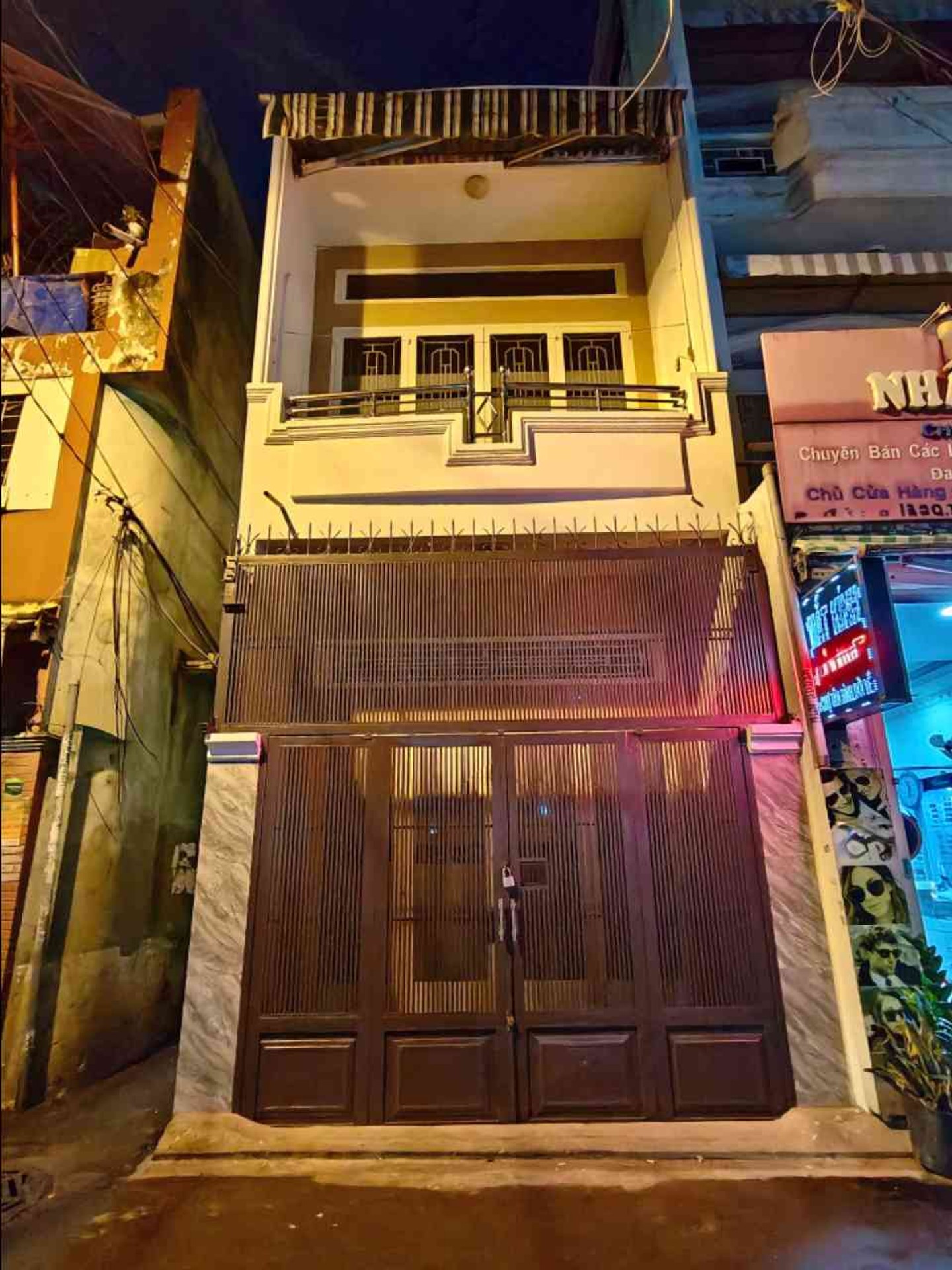 Nhà lô góc 3 tầng view thoáng, giá hấp dẫn tại Tân Sơn Nhất