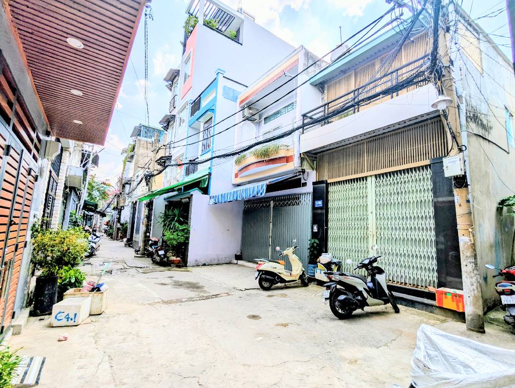 Cơ hội vàng sở hữu căn góc 2 tầng vị trí đẹp Lạc Long Quân quận Tân Bình với giá cực tốt