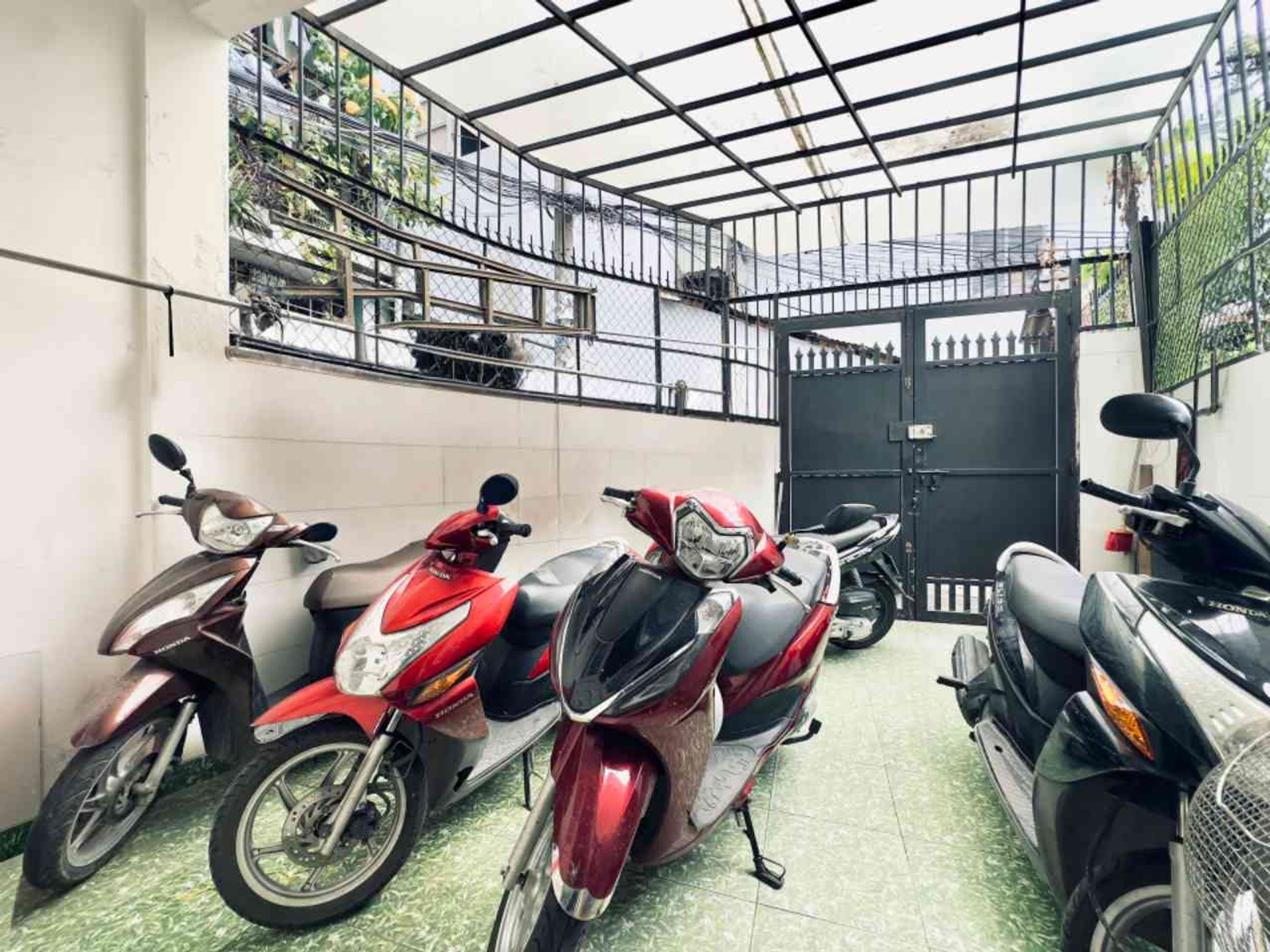 Nhà lô góc 2 tầng rộng 86m2 phố Bùi Thị Xuân Tân Bình