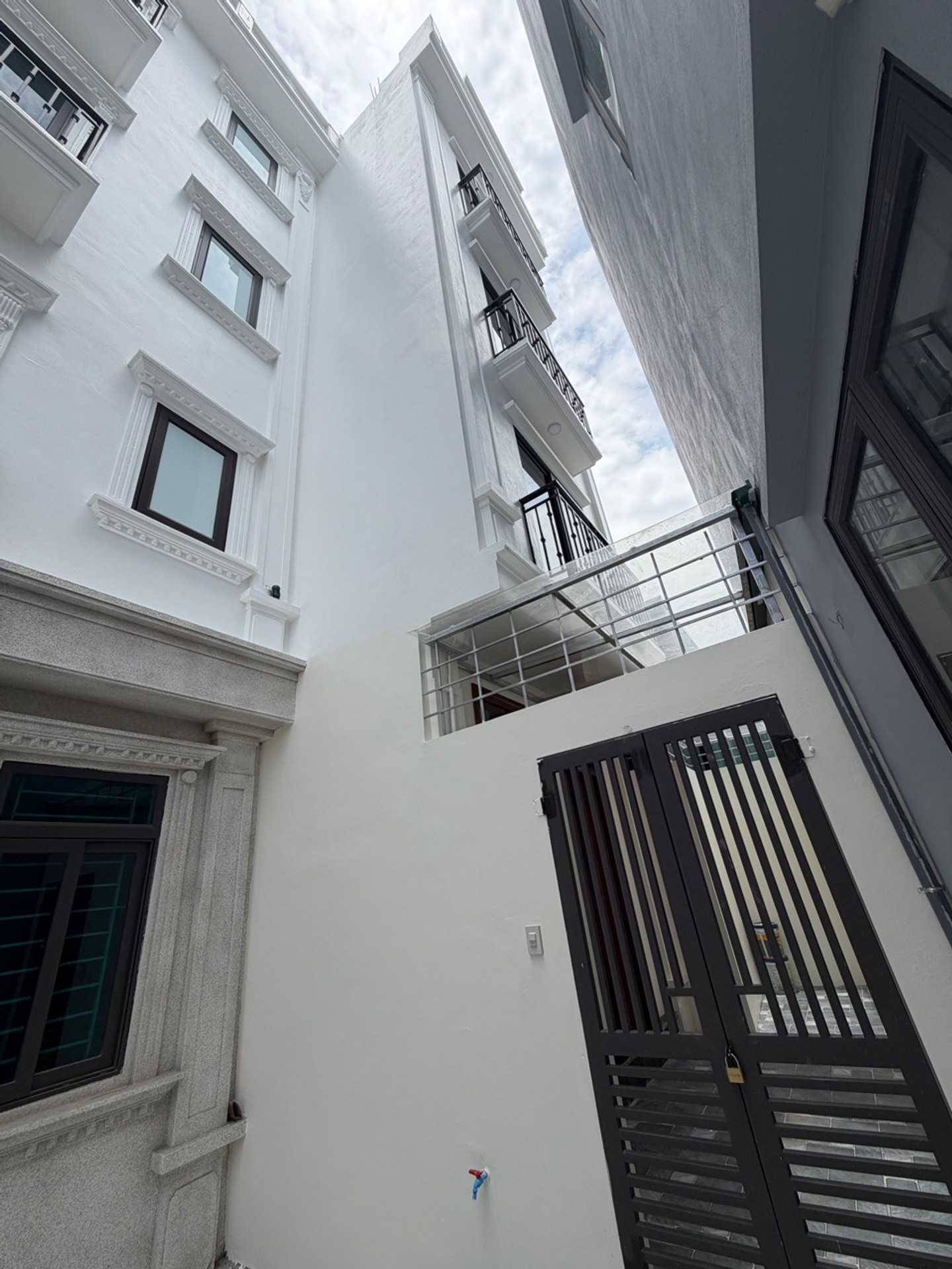 Bán nhà riêng 4 tầng tại huyện Hoài Đức, diện tích 50,3 m², giá 5,9 tỷ VNĐ