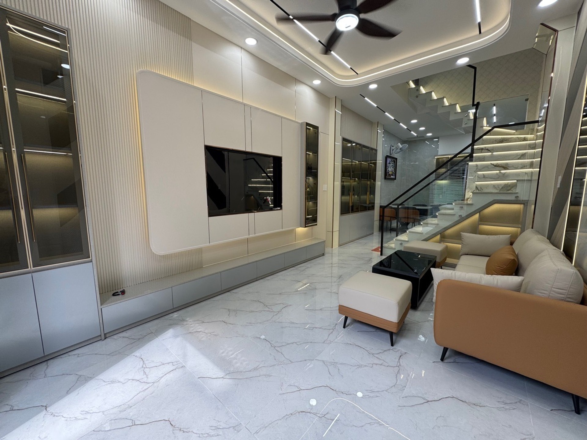 Nhà riêng 4 tầng 38m² hướng Đông Nam tại Tân Bình, gần sân bay